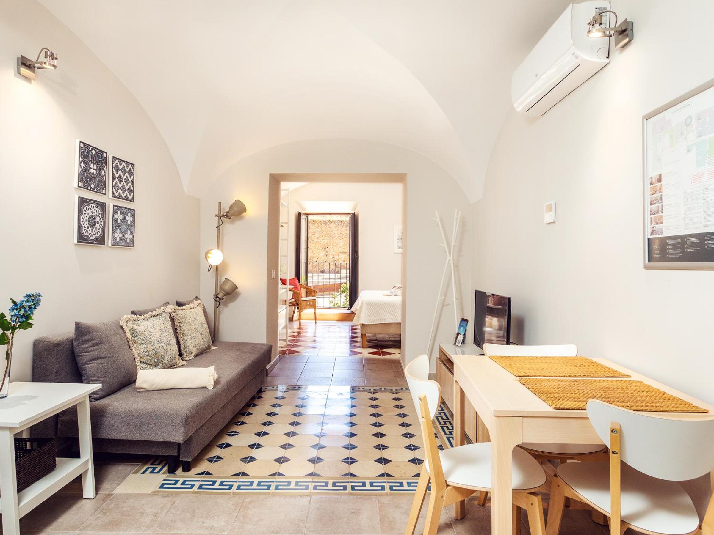 Studio Apartment - Photo 3