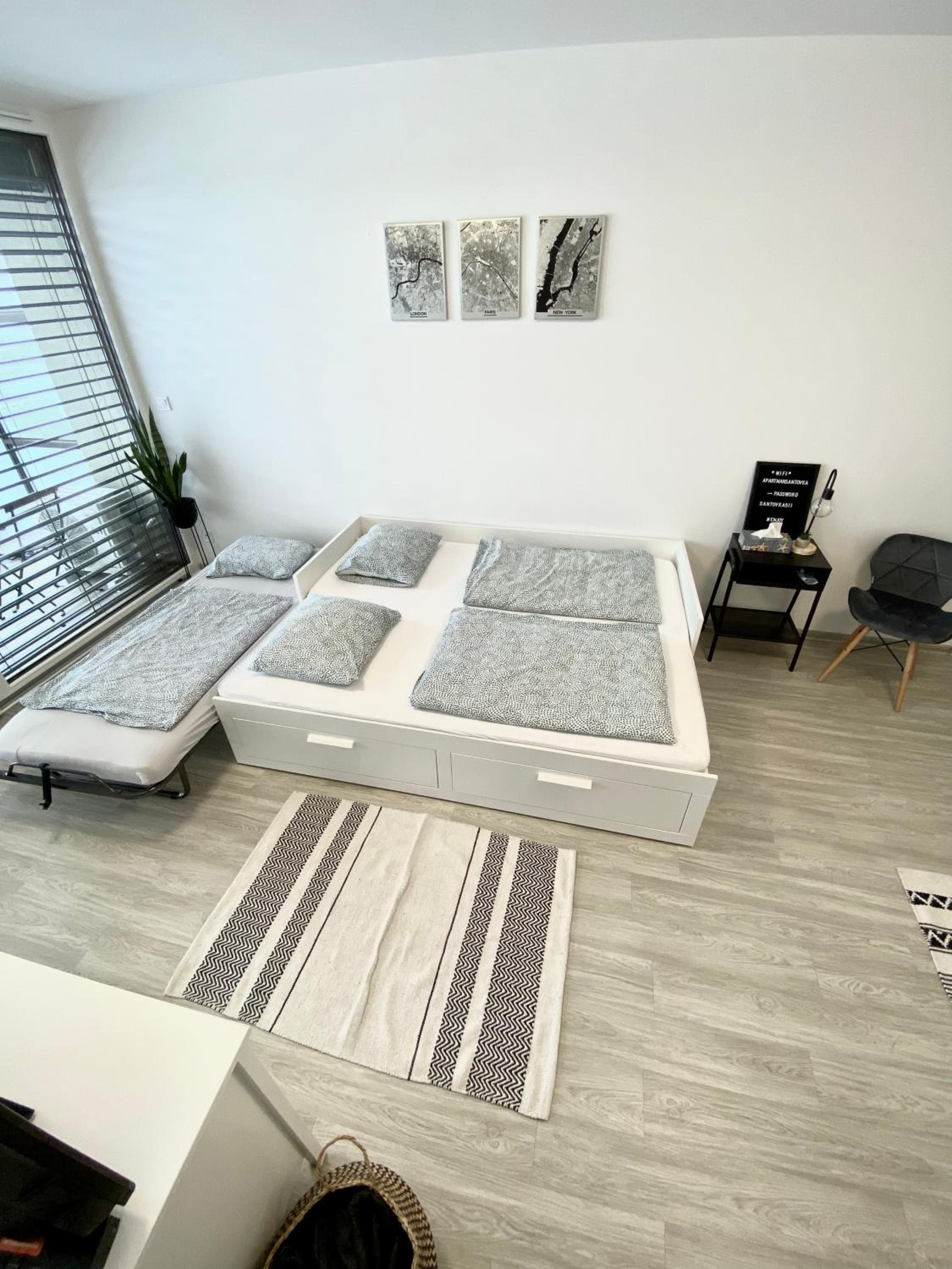 One-Bedroom Apartment - Photo 2