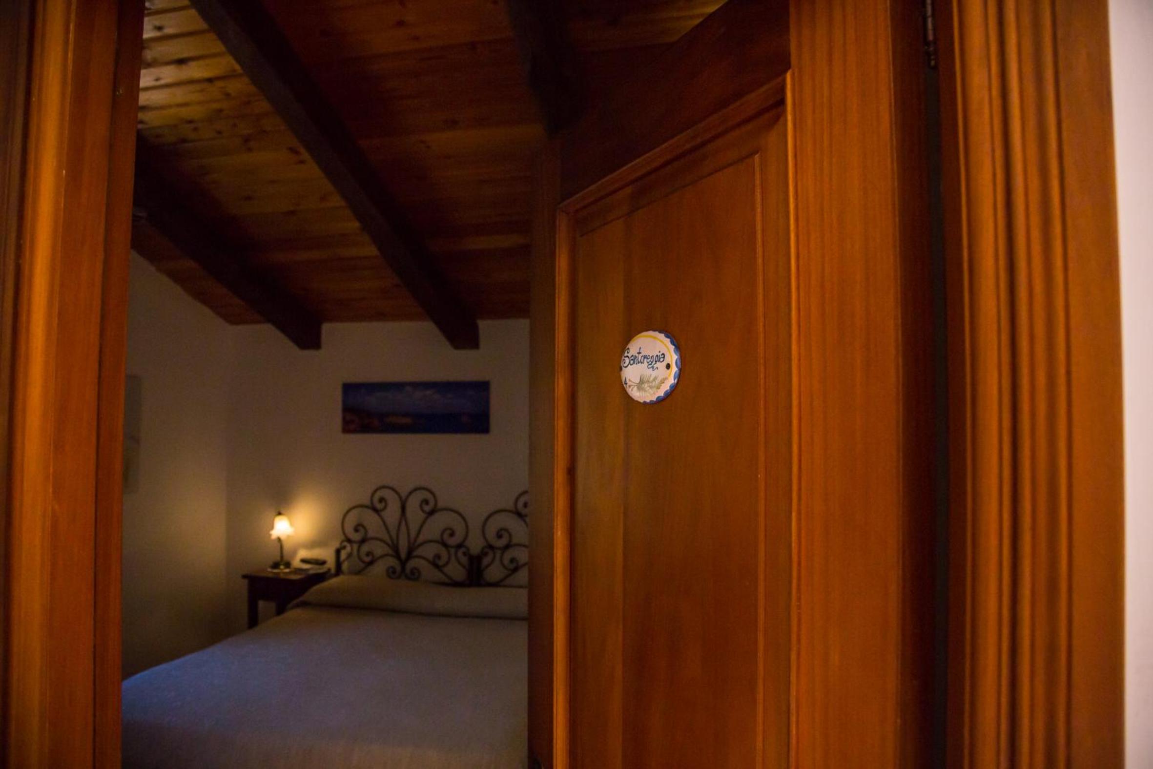 Double or Twin Room with Garden View - Photo 2