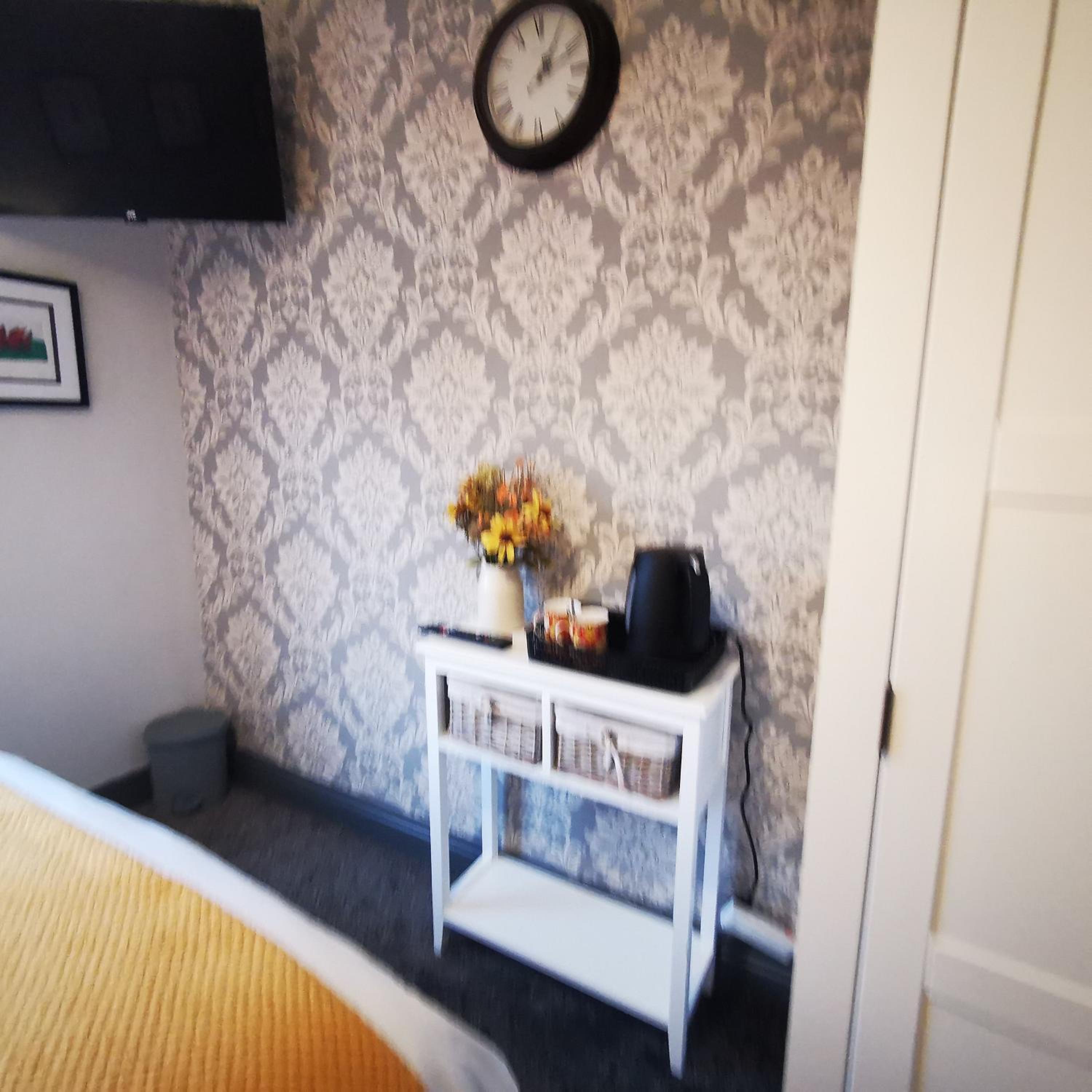 Double Room with Private Bathroom - Photo 18
