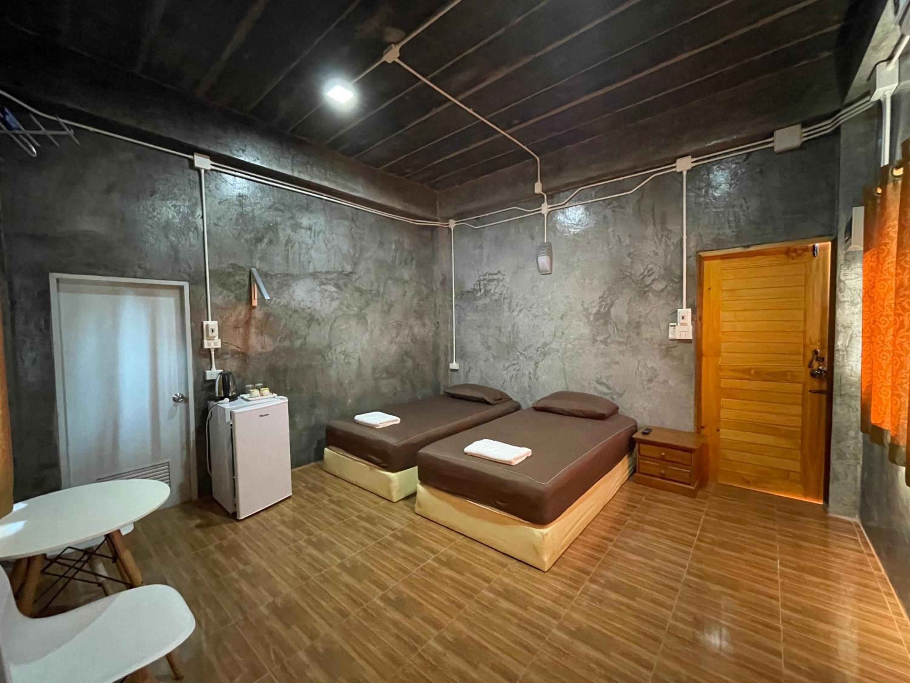 Twin Room - Photo 9
