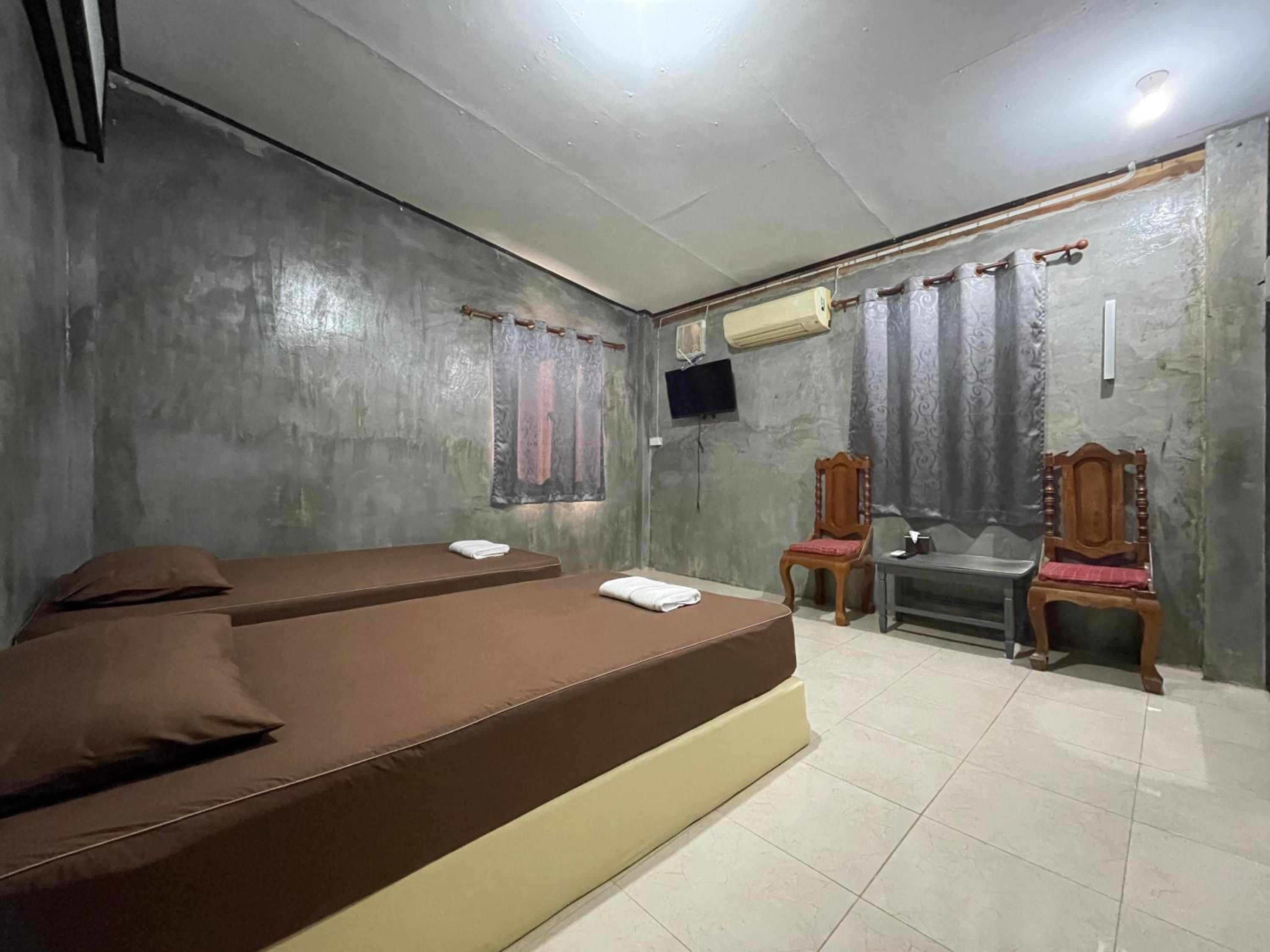 Standard Twin Room - Photo 7