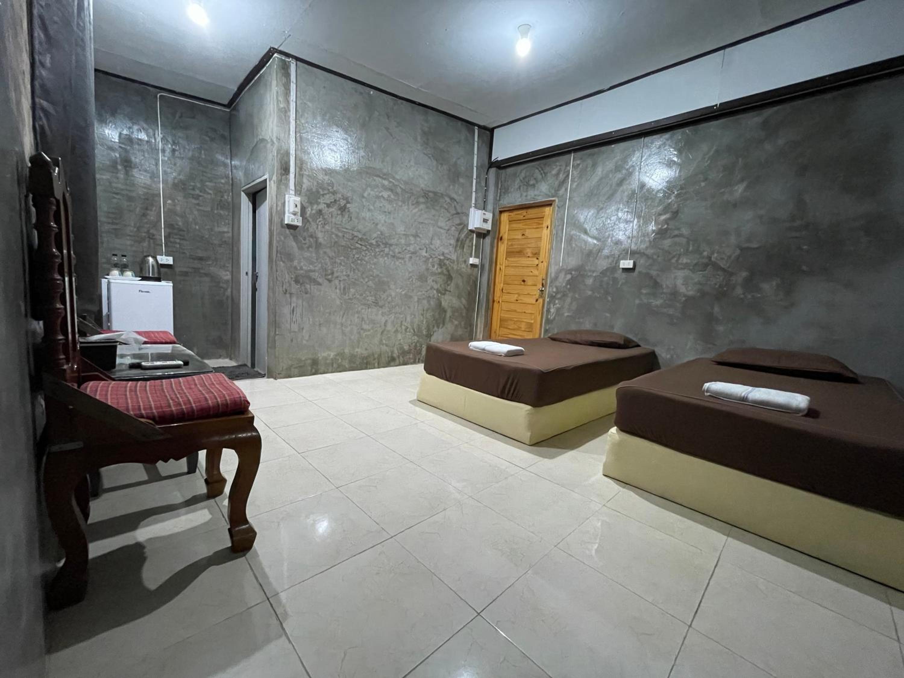 Standard Twin Room - Photo 6