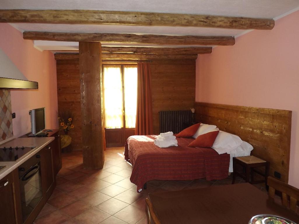 One-Bedroom Apartment - Photo 1