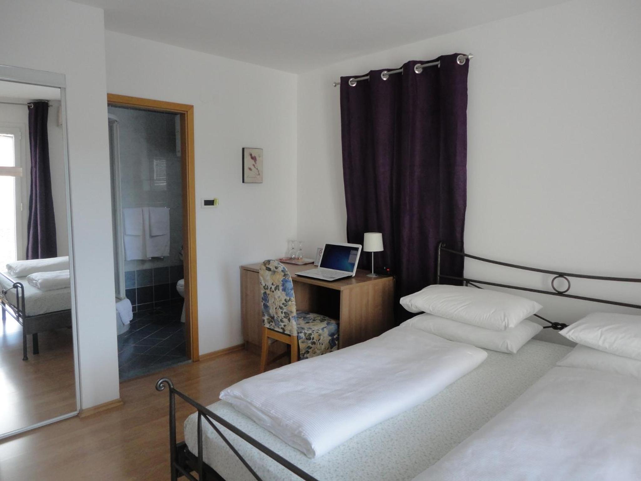 Budget Double Room photo 2