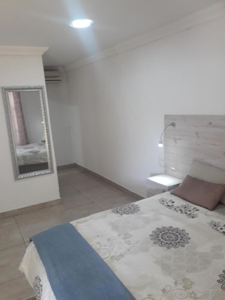 Deluxe Double Room with Shower photo 2