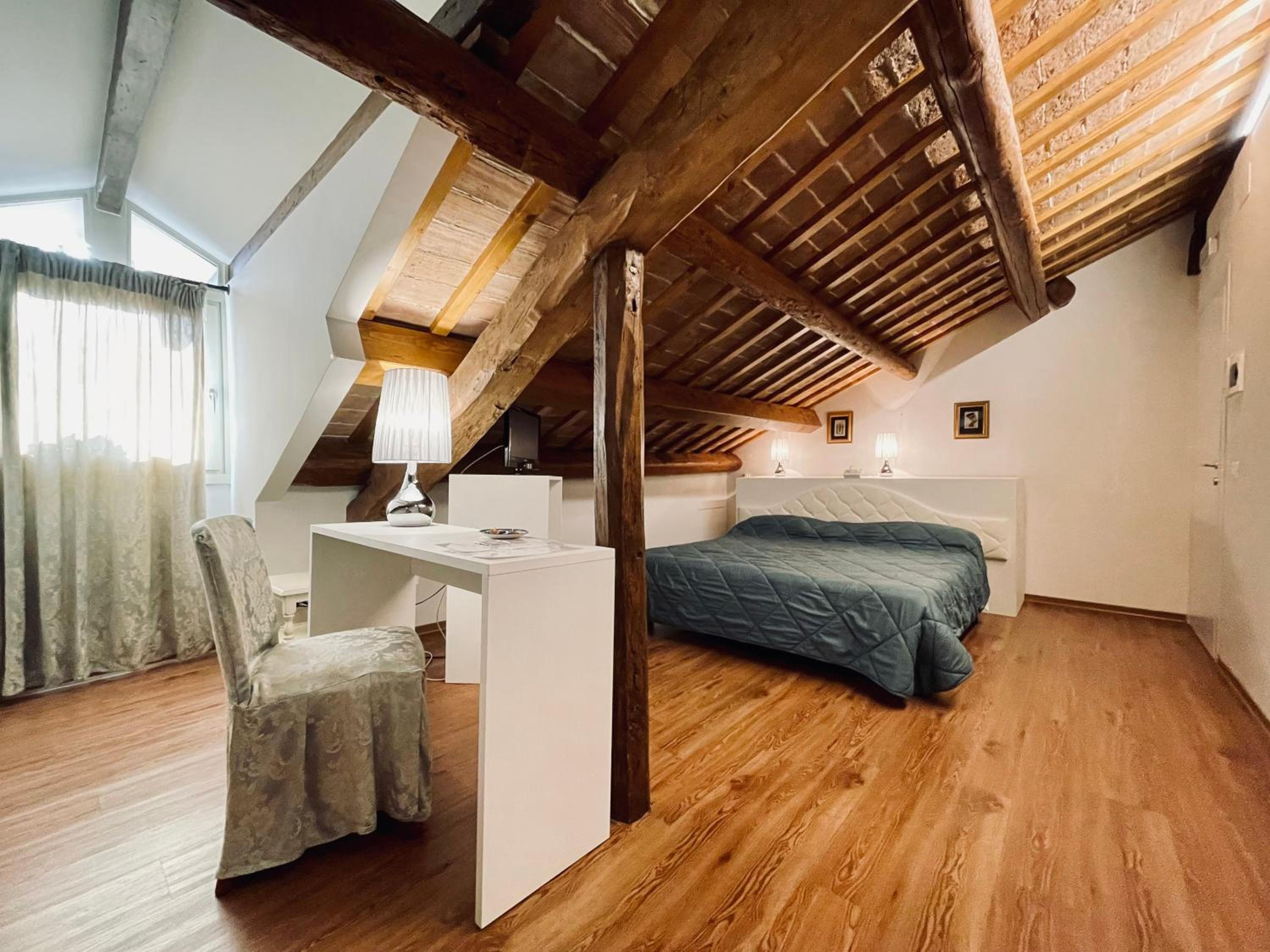 Standard King Room - Photo 1