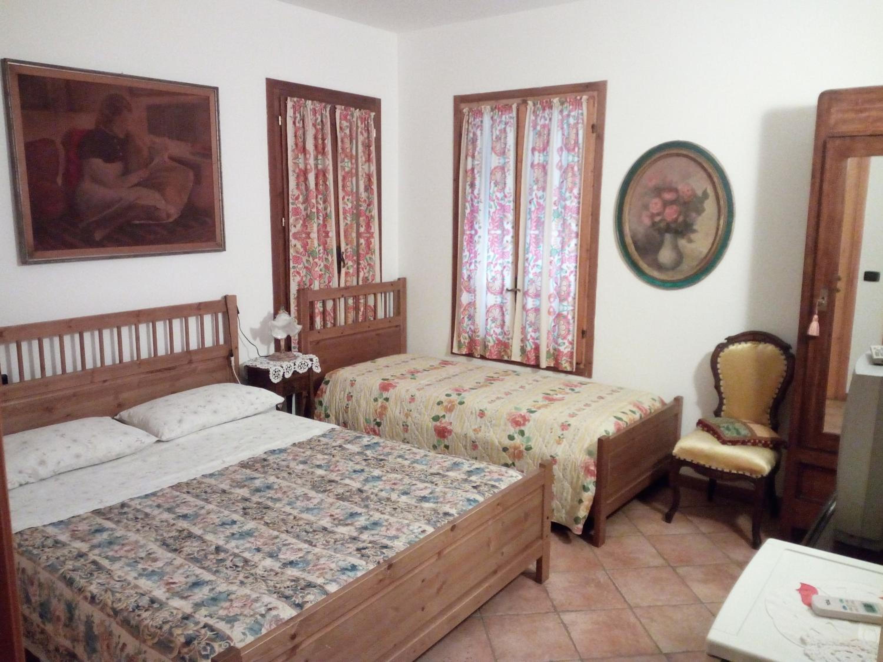 Triple Room with Private Bathroom photo 2