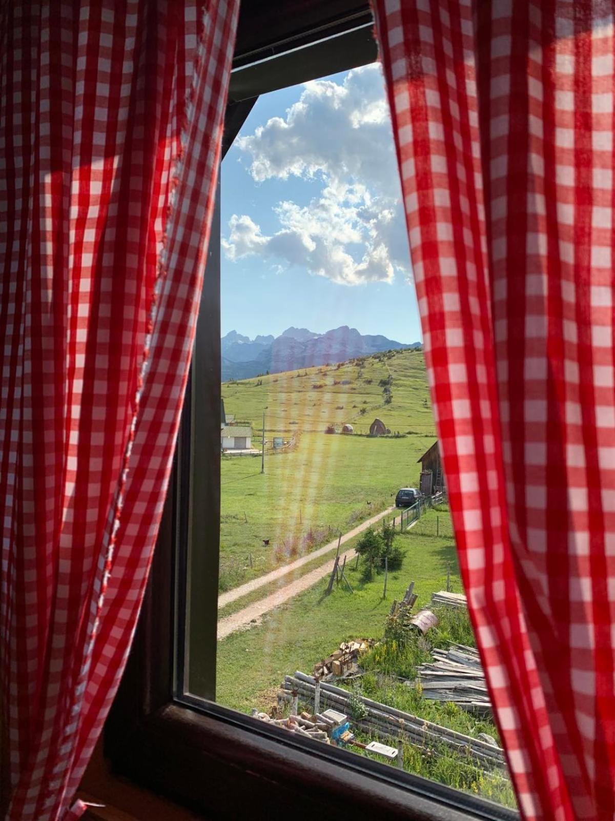 Cottage with Mountain View - Photo 15