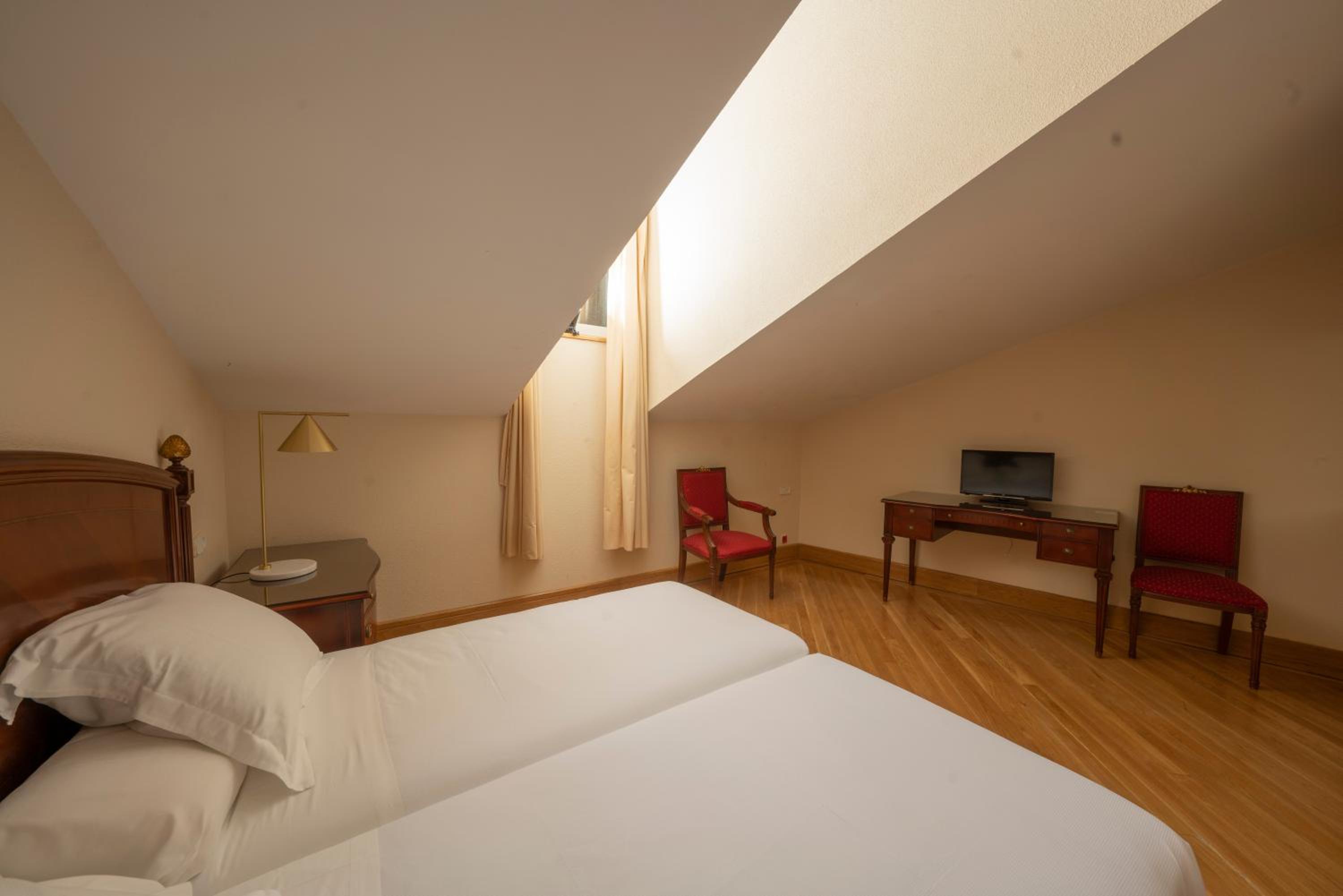 Budget Double Room photo 3