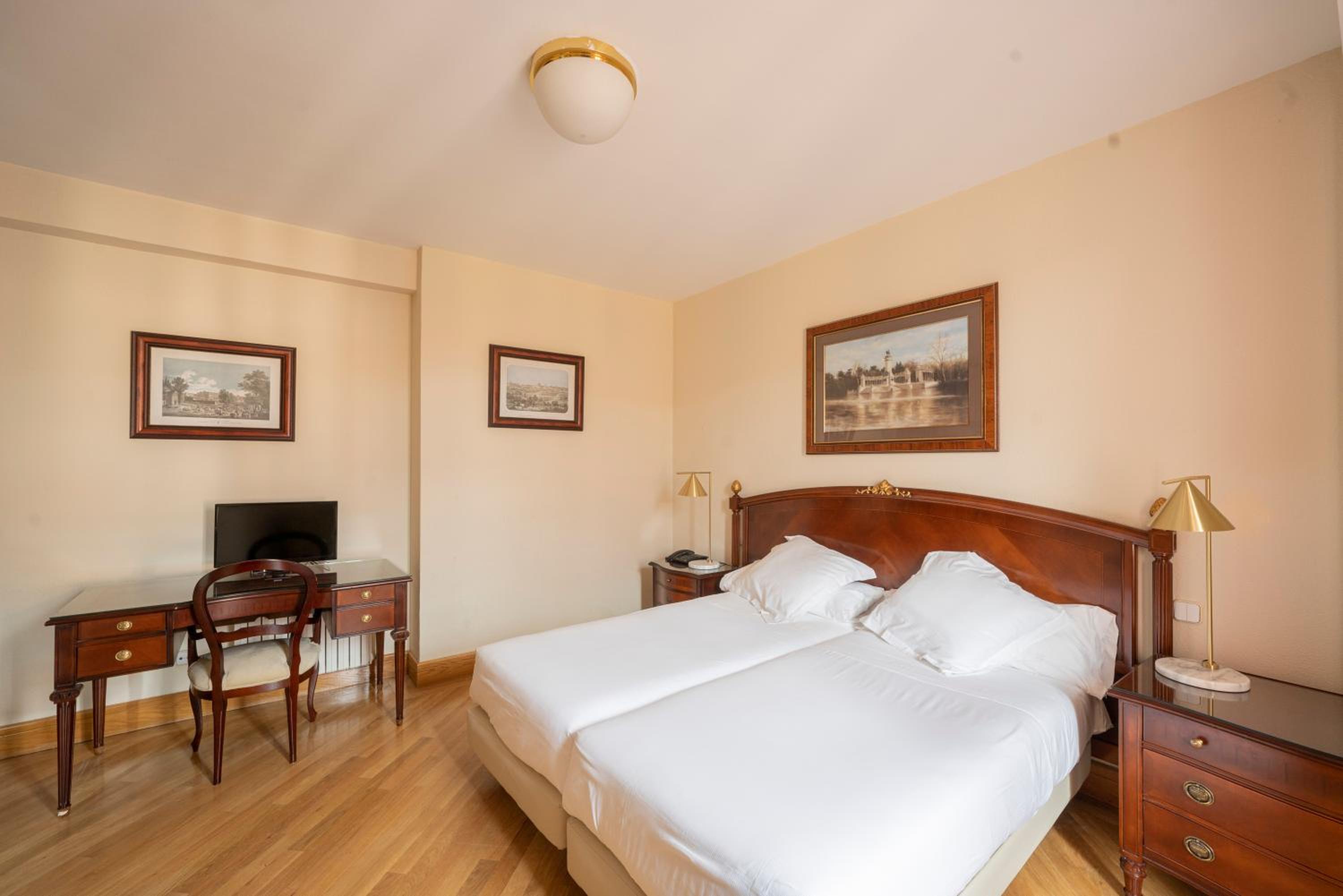 Standard Twin Room photo 3