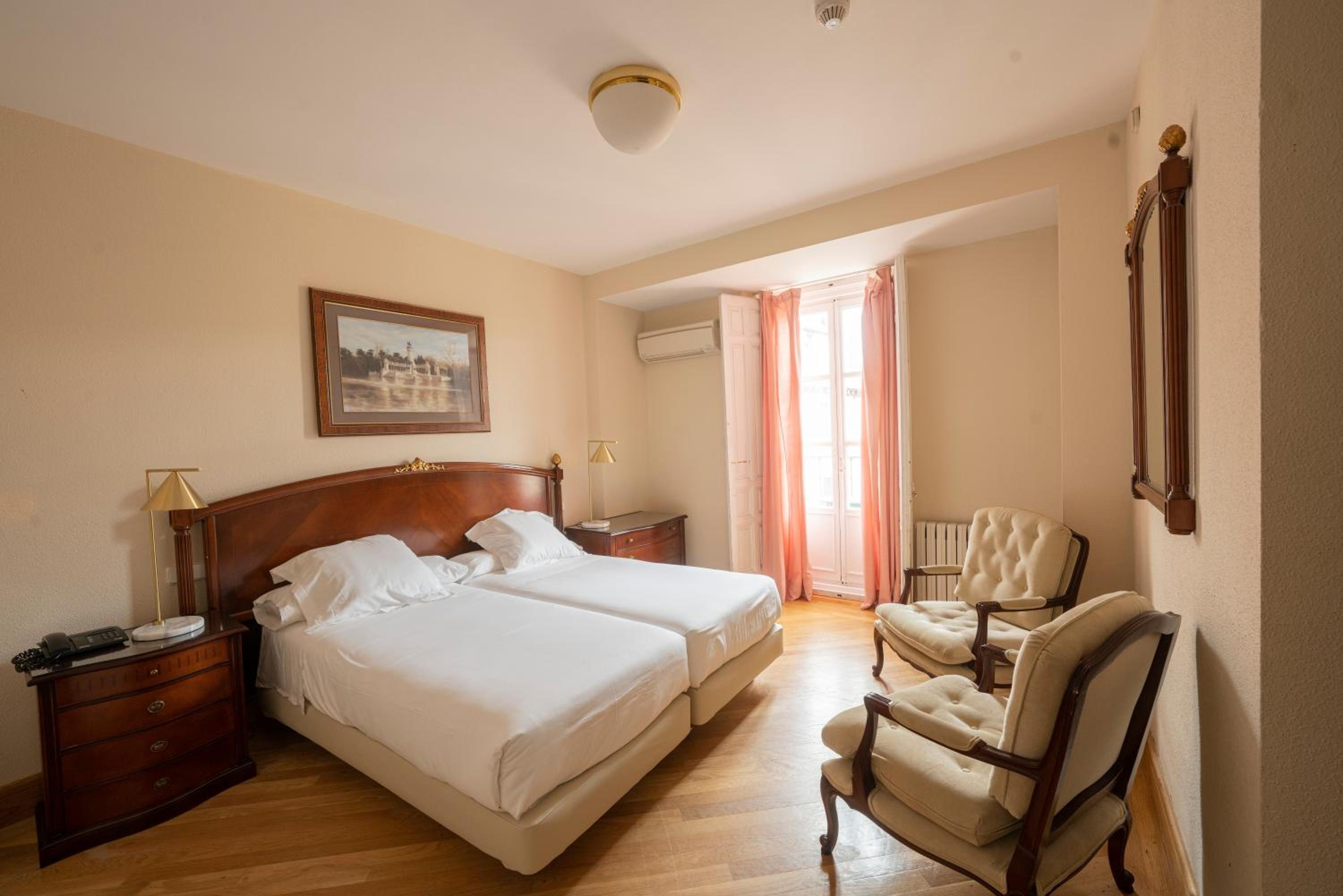 Standard Twin Room photo 2