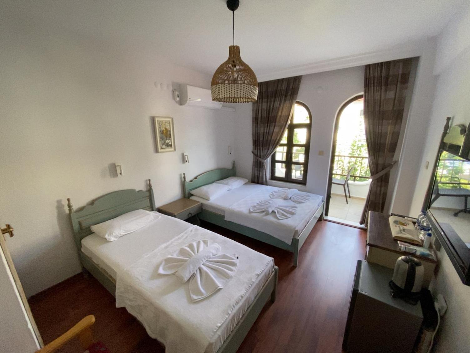 Triple Room with Side Sea View - Photo 5