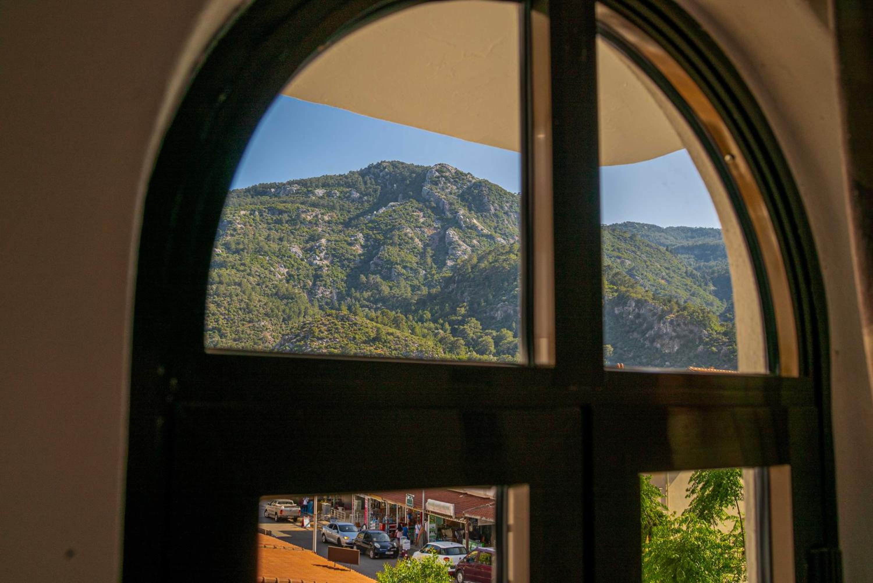 Double or Twin Room with Mountain View - Photo 6