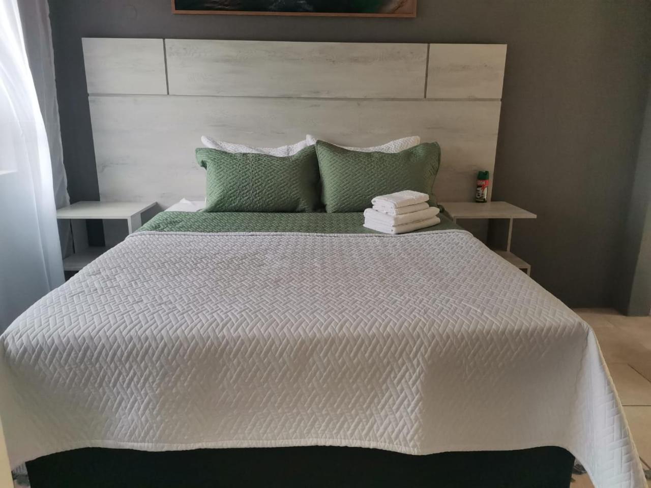 Double Room with Mountain View - Photo 8