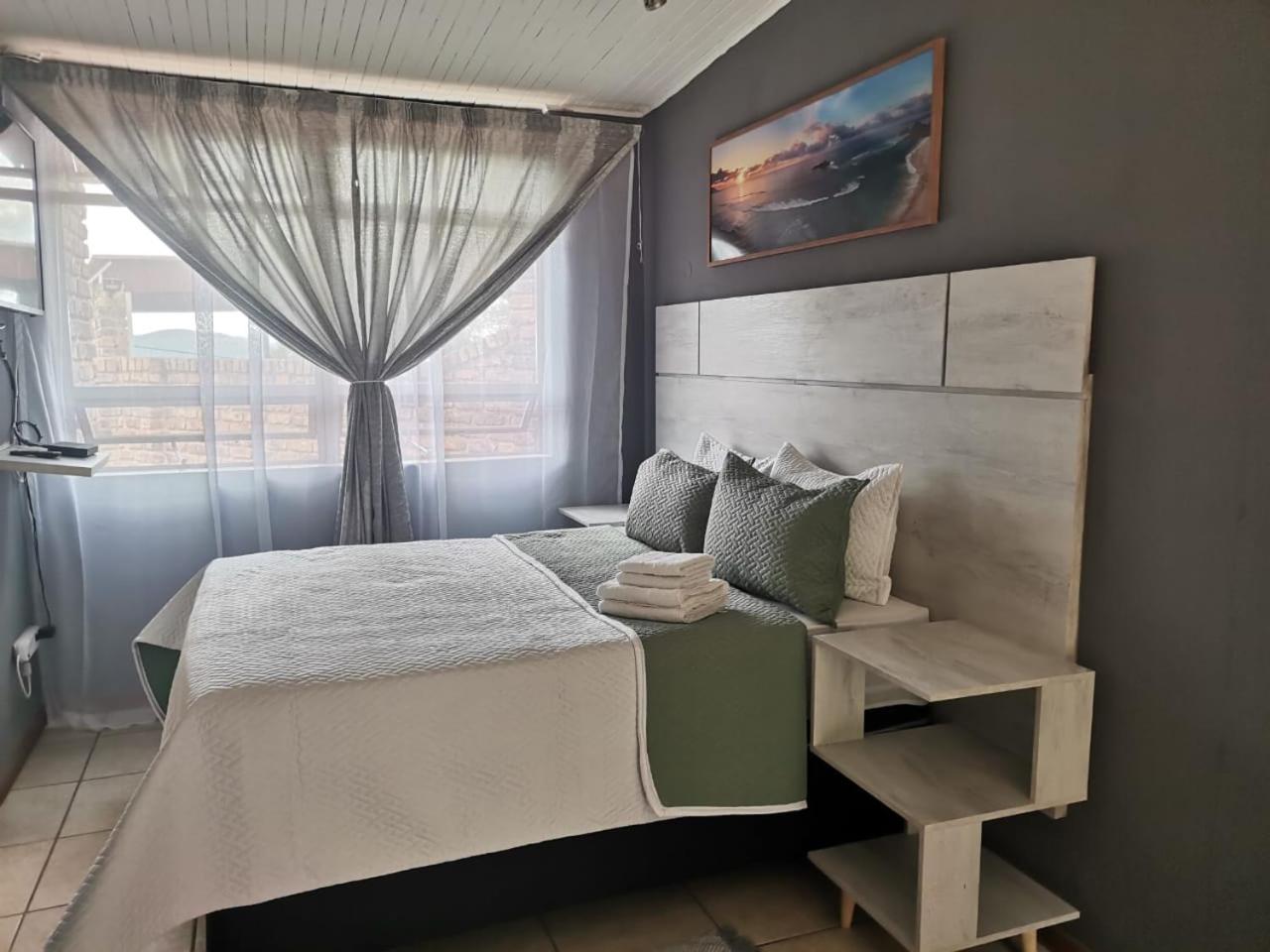Double Room with Mountain View - Photo 1