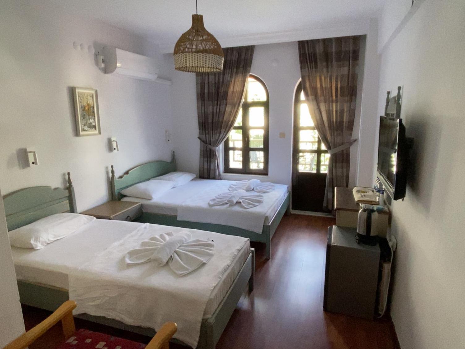 Triple Room with Side Sea View - Photo 3