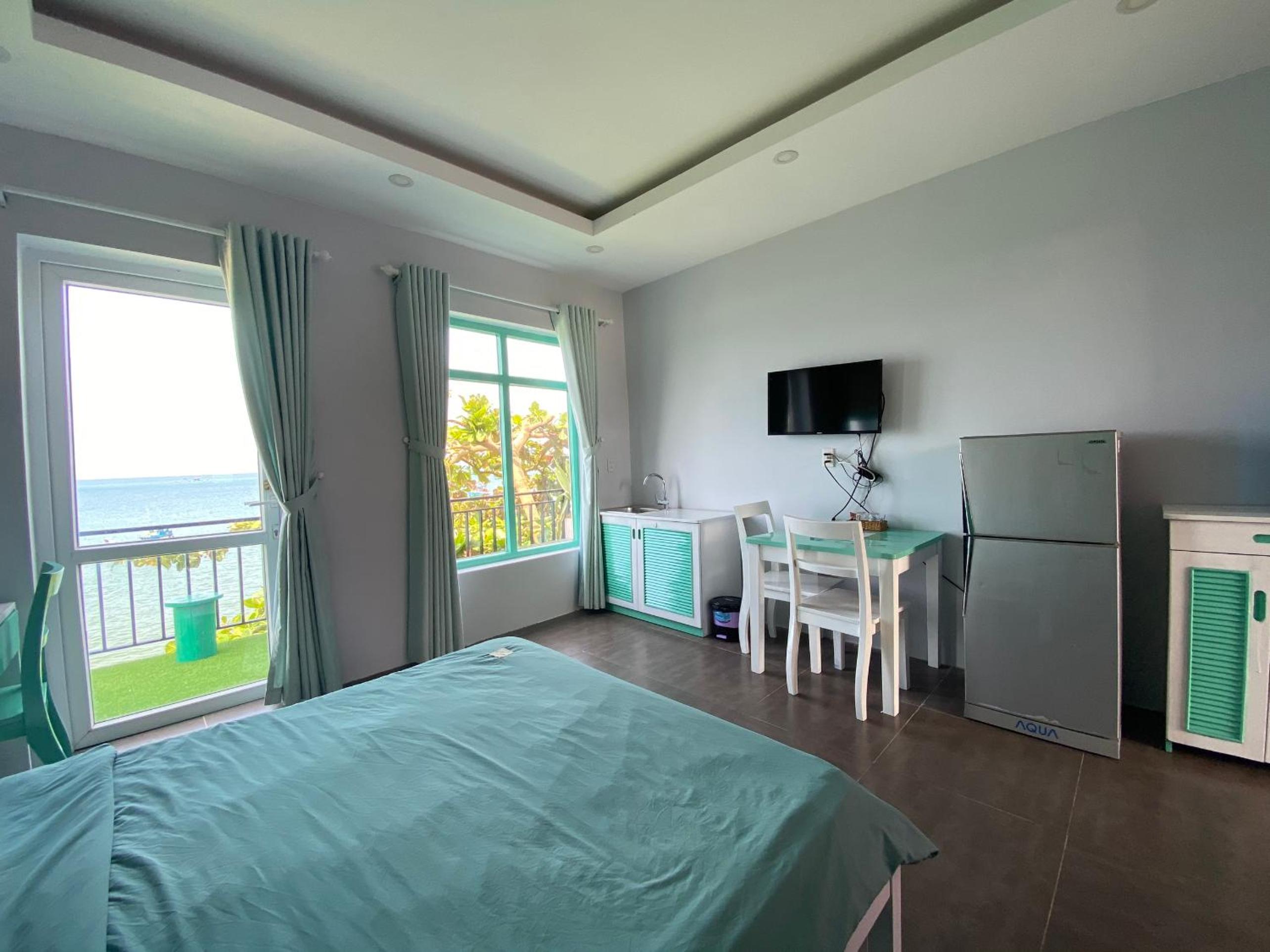 Double Room with Balcony and Sea View - Photo 11