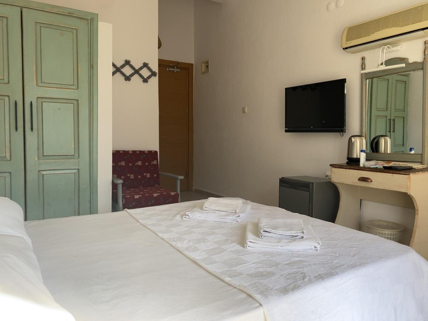 Double or Twin Room with Mountain View - Photo 9
