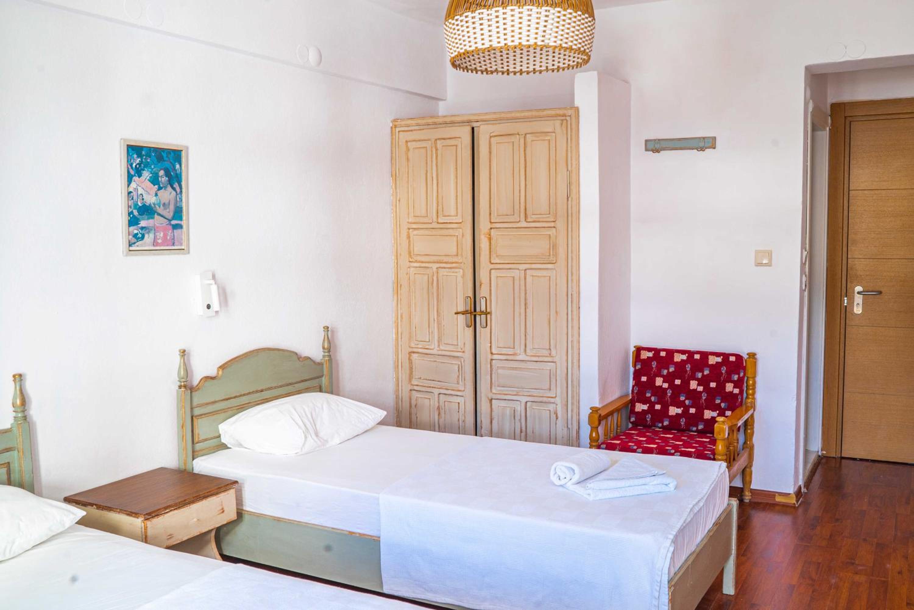 Double or Twin Room with Mountain View - Photo 7