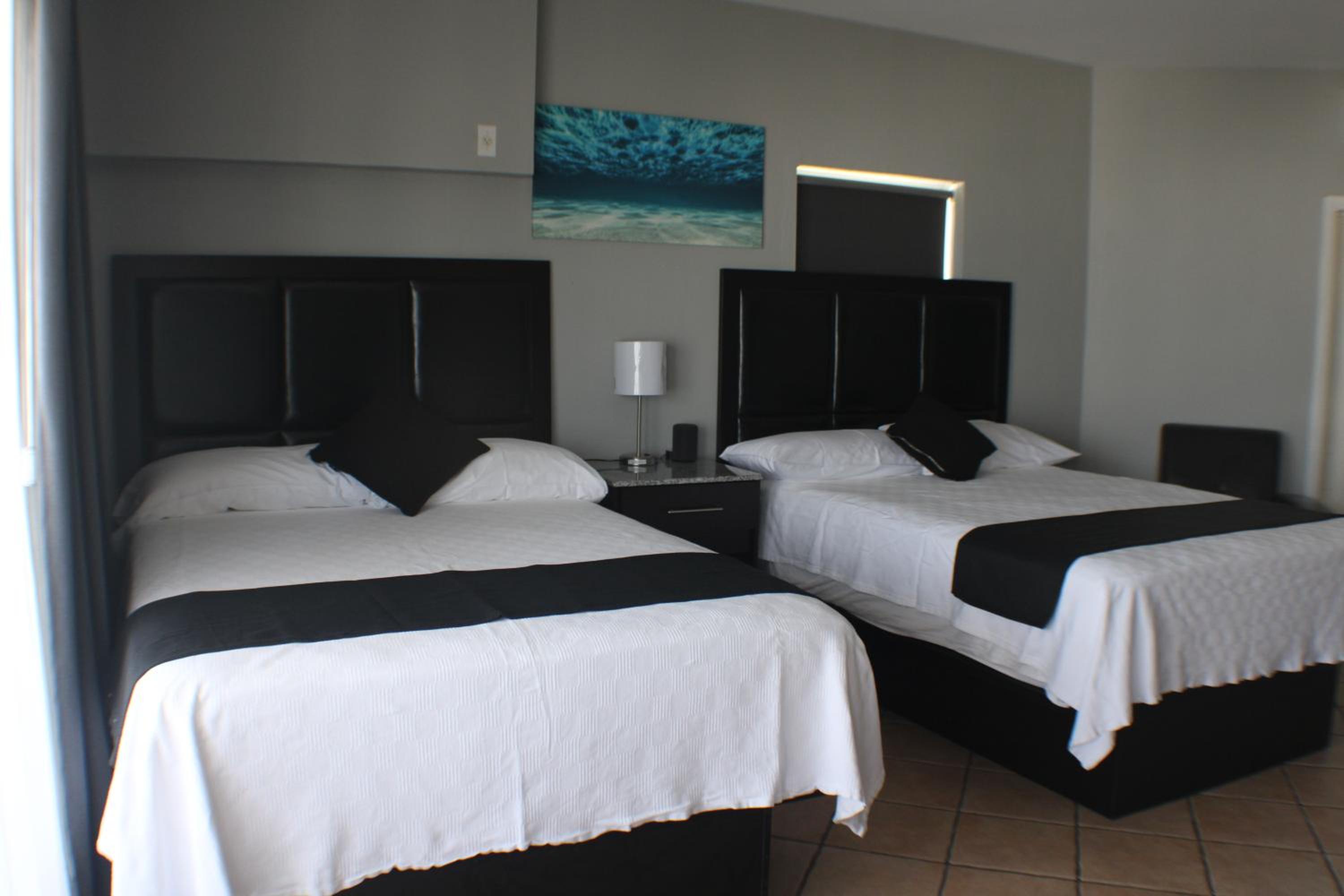 Deluxe Queen Suite