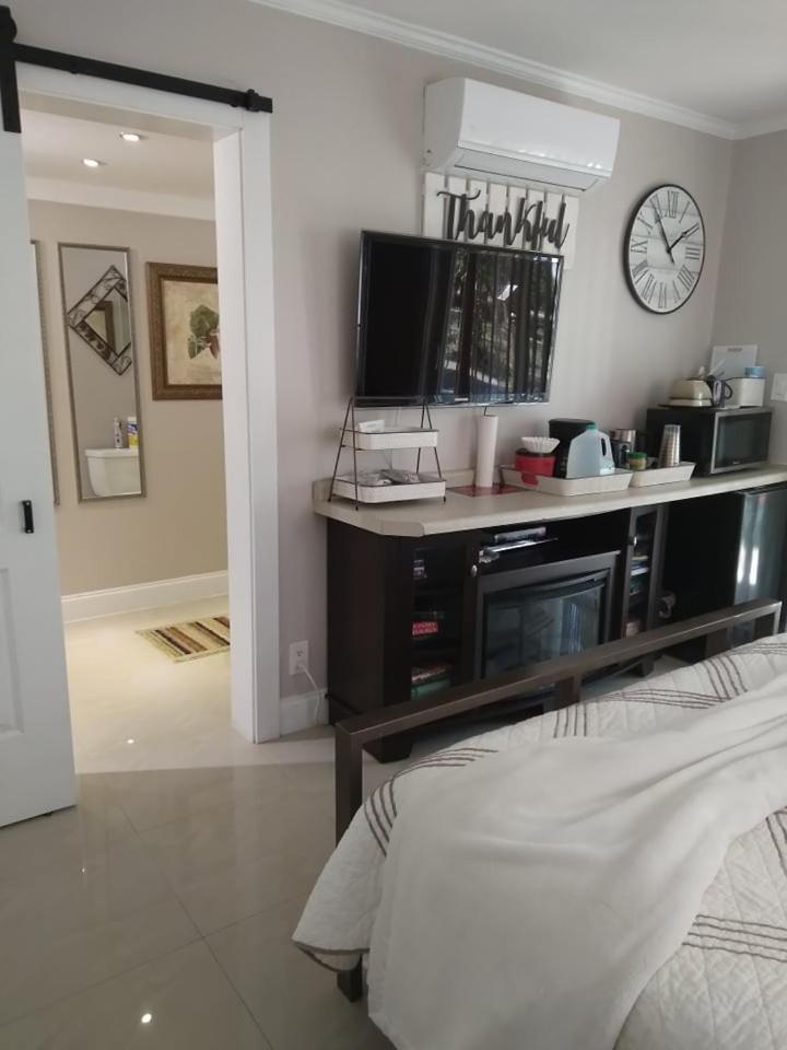 Deluxe Double Room with Shower - Photo 4