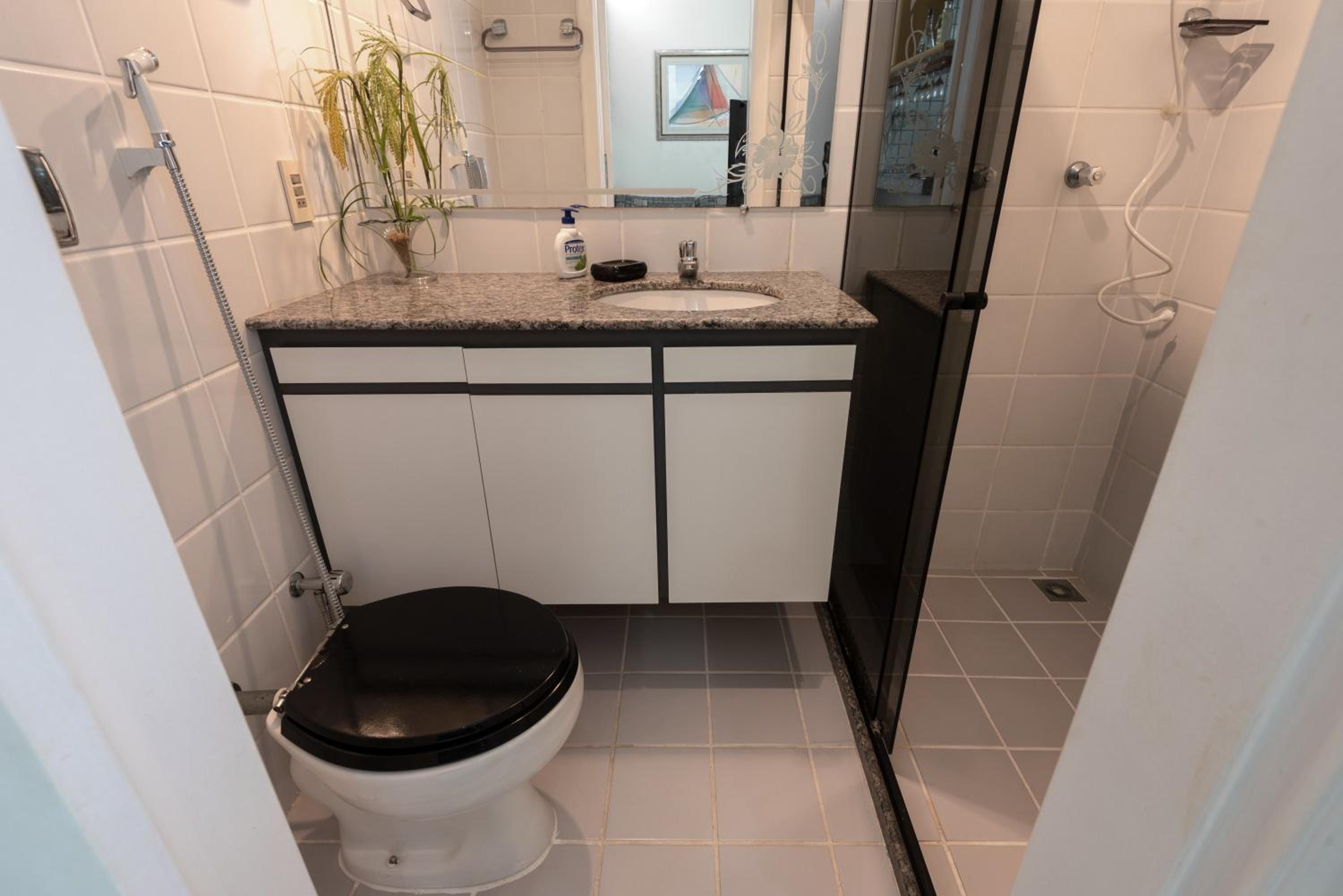 One-Bedroom Apartment - Photo 28