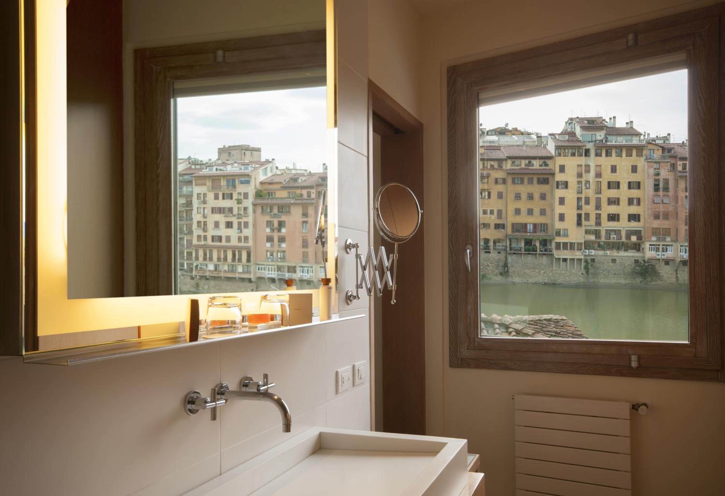 Prestige Double Room - Arno River View photo 3