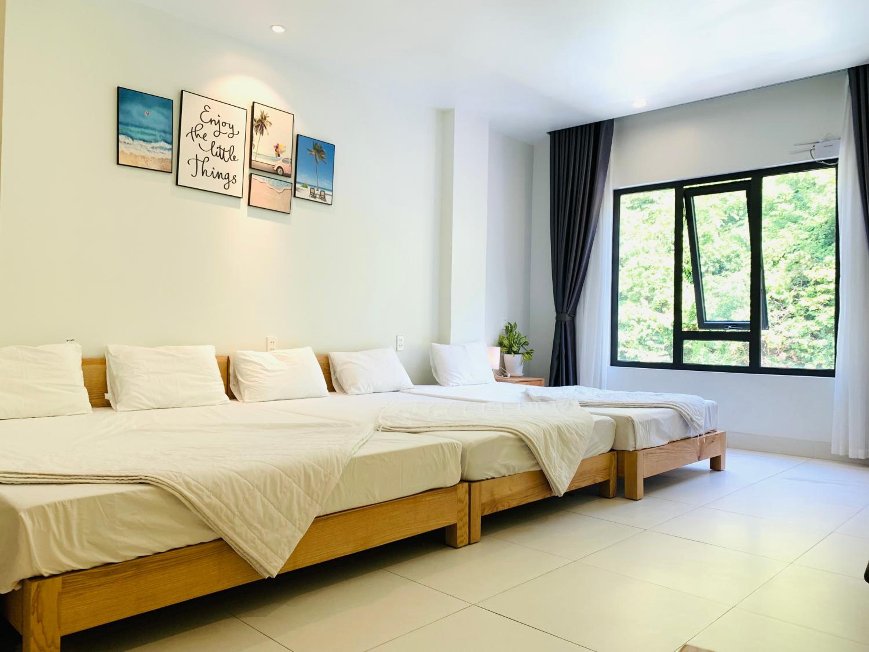 Quadruple Room with Private Bathroom - Photo 1