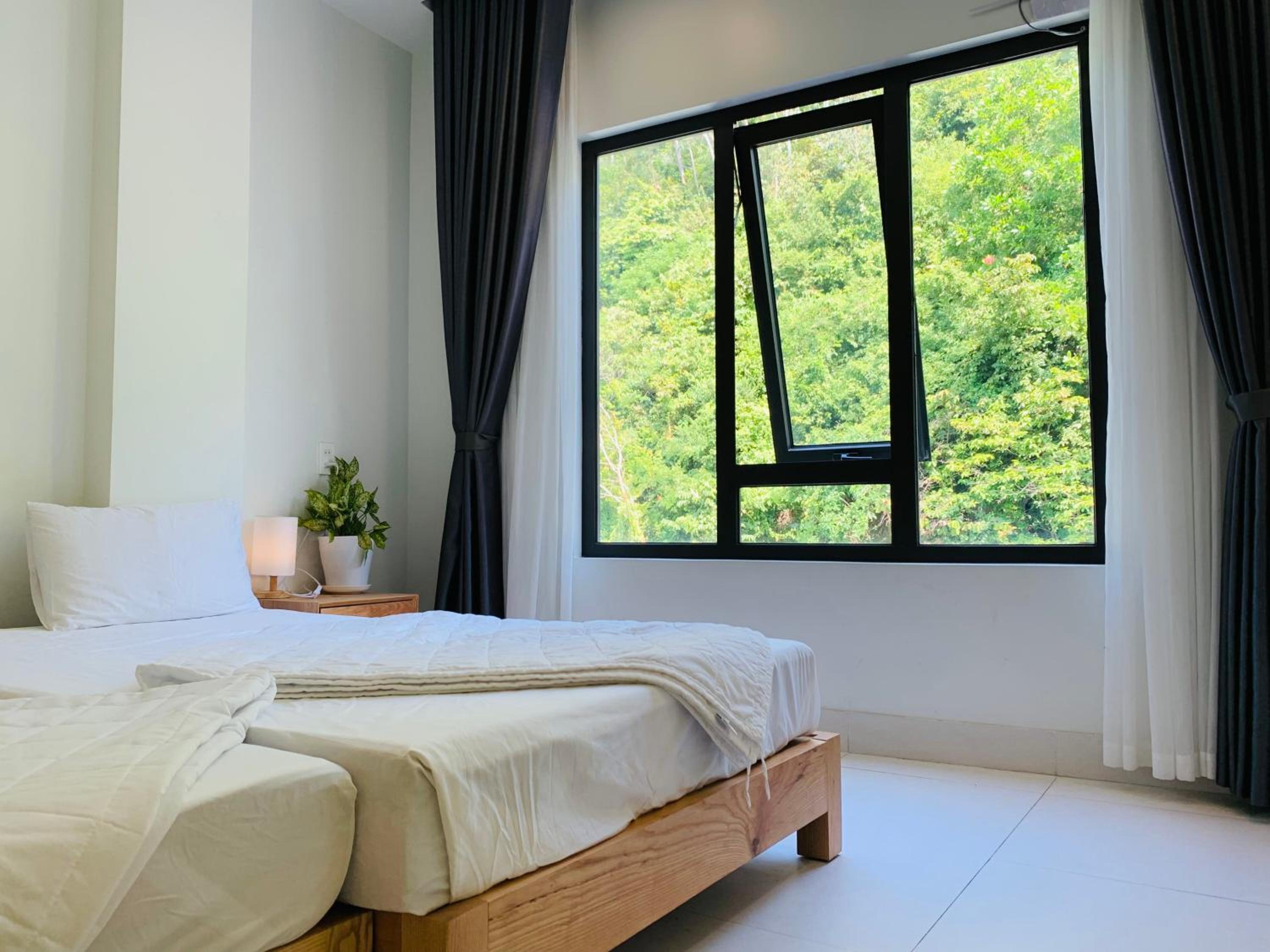 Quadruple Room with Private Bathroom - Photo 4