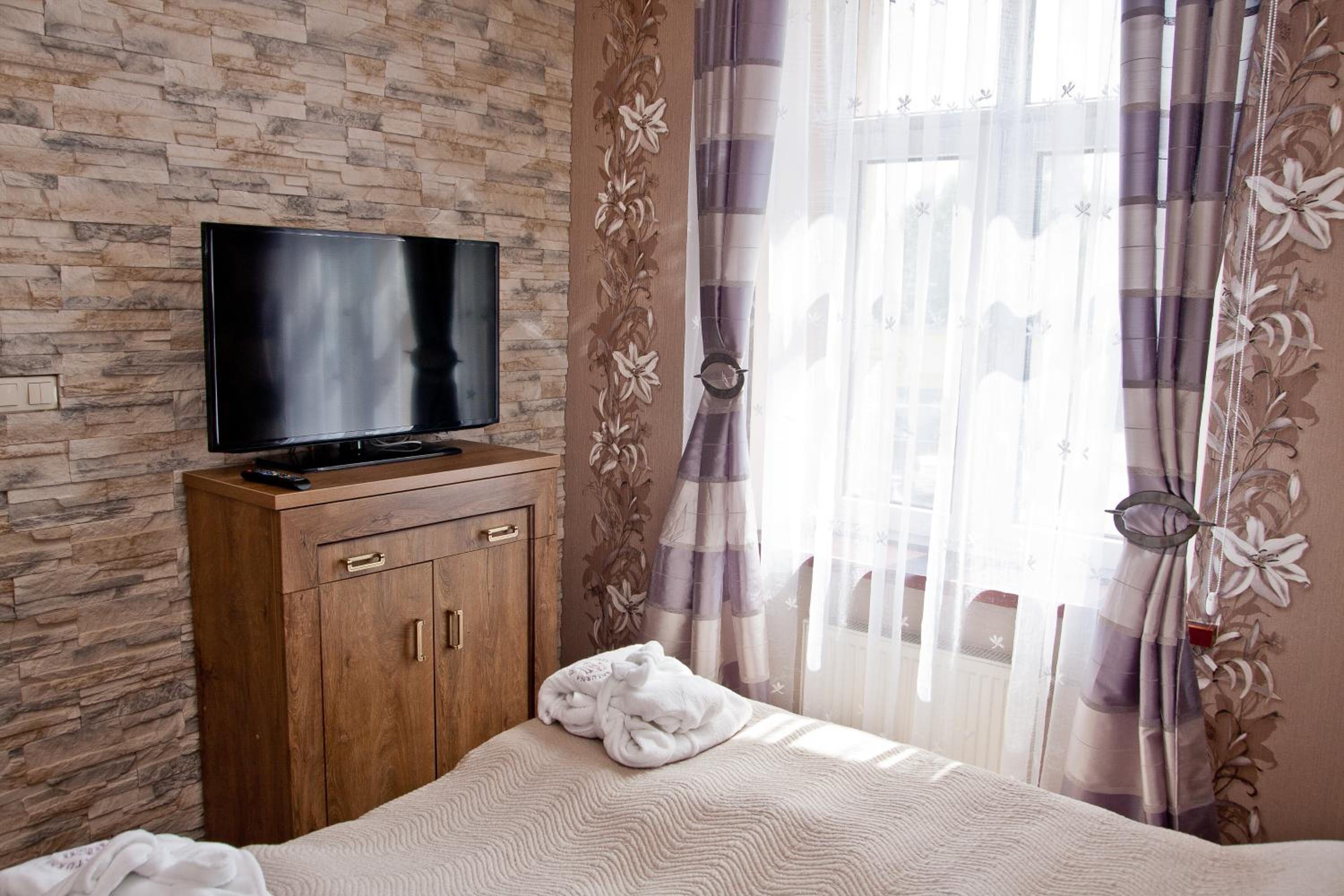 Suite with unlimited access to Roman Terms - Photo 2