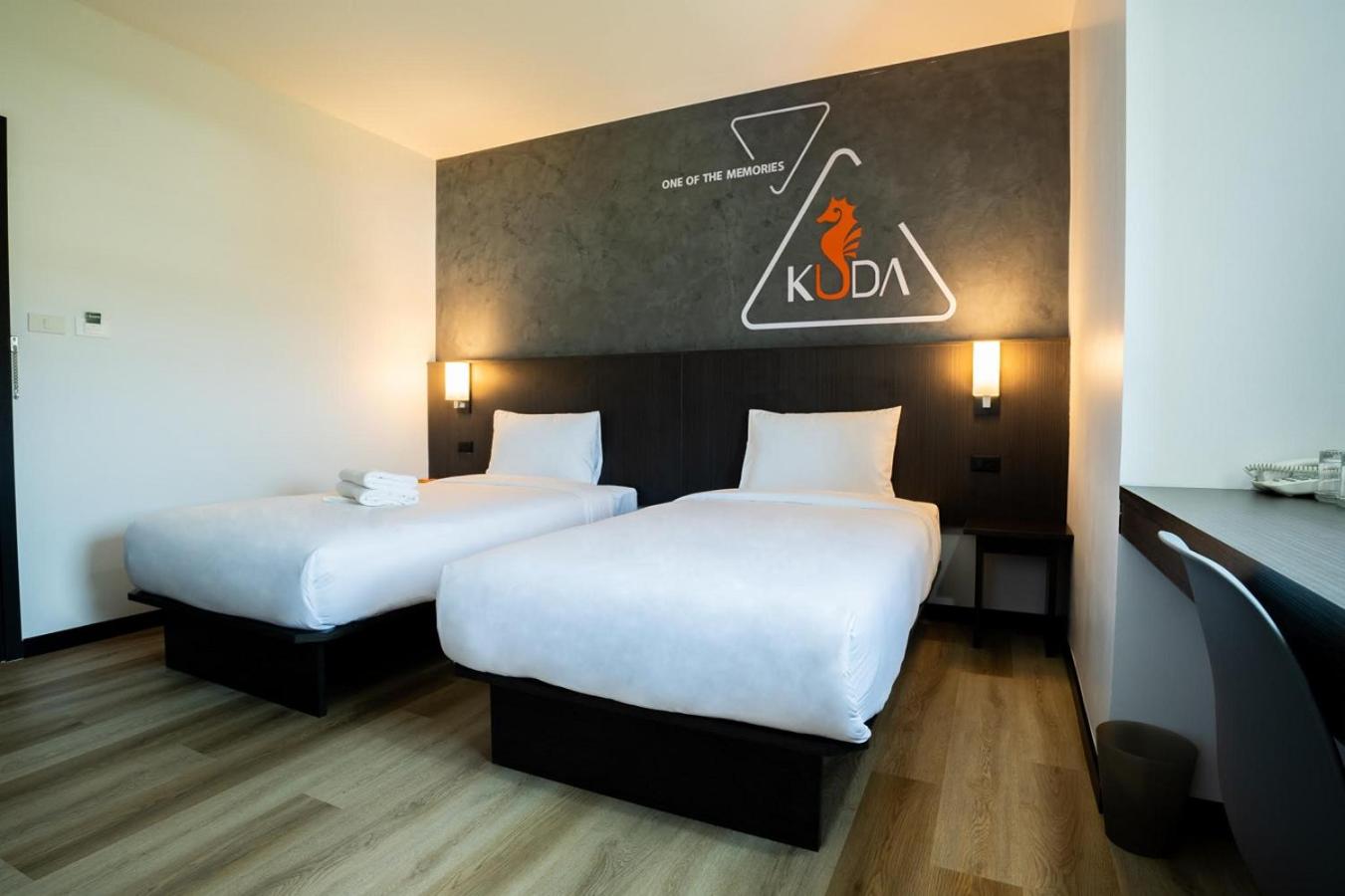Standard Twin Room - Photo 7