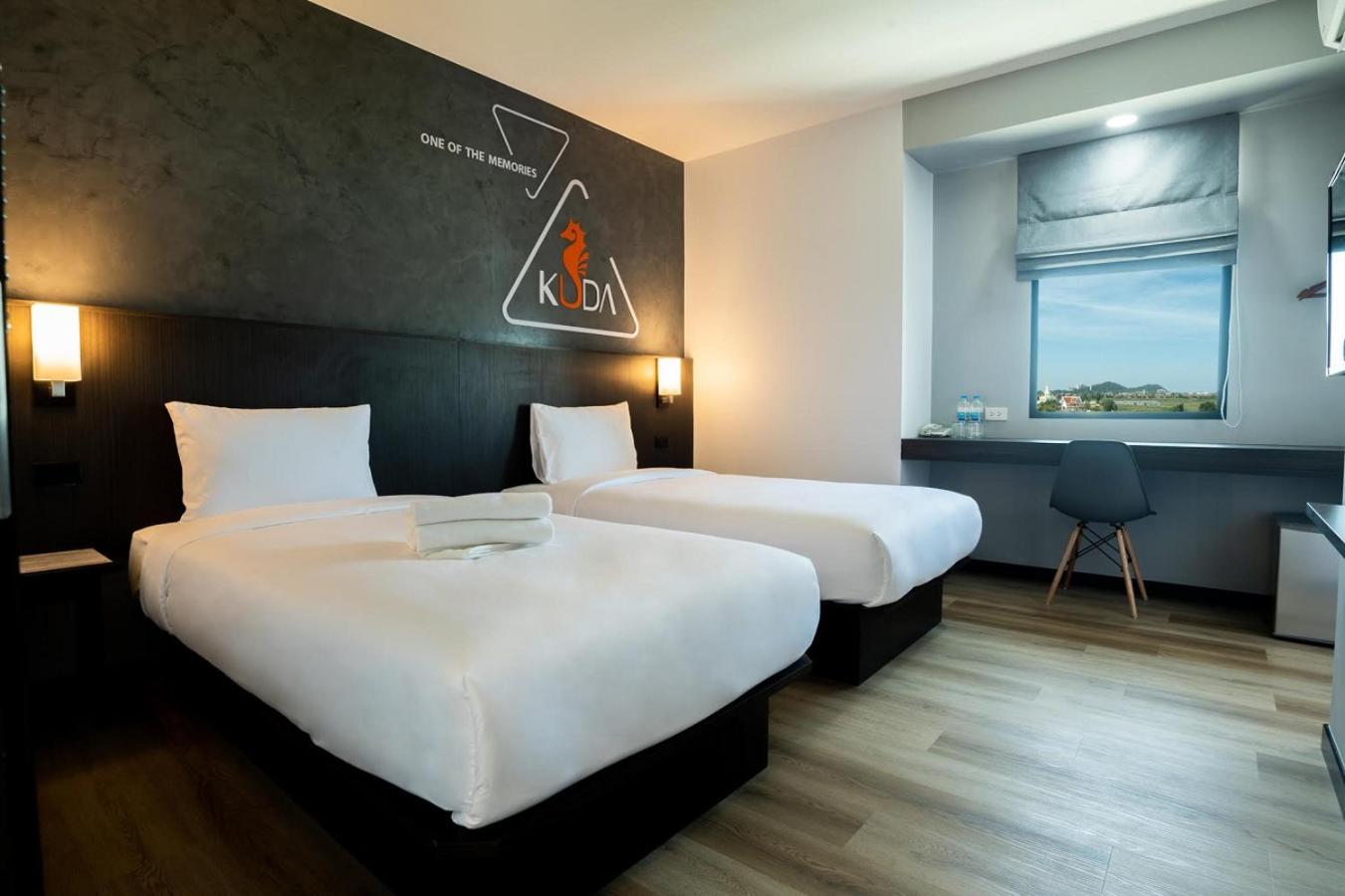 Standard Twin Room - Photo 2