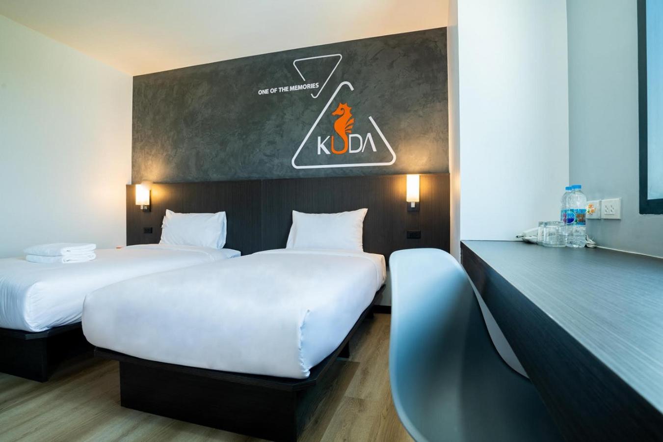 Standard Twin Room - Photo 1
