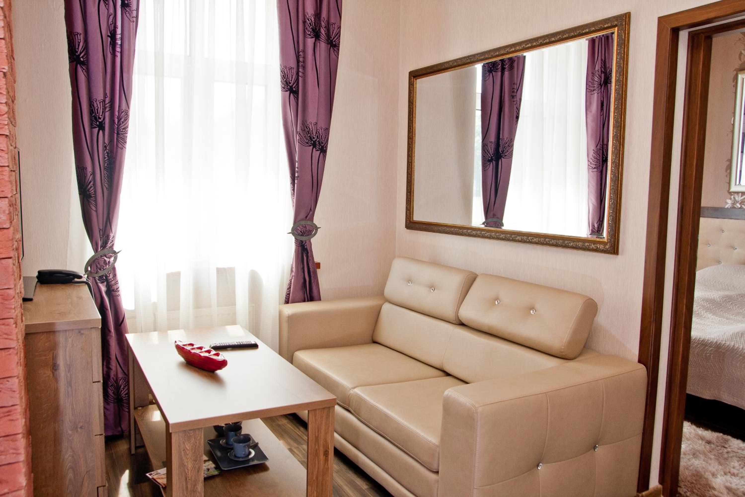 Suite with unlimited access to Roman Terms - Photo 11