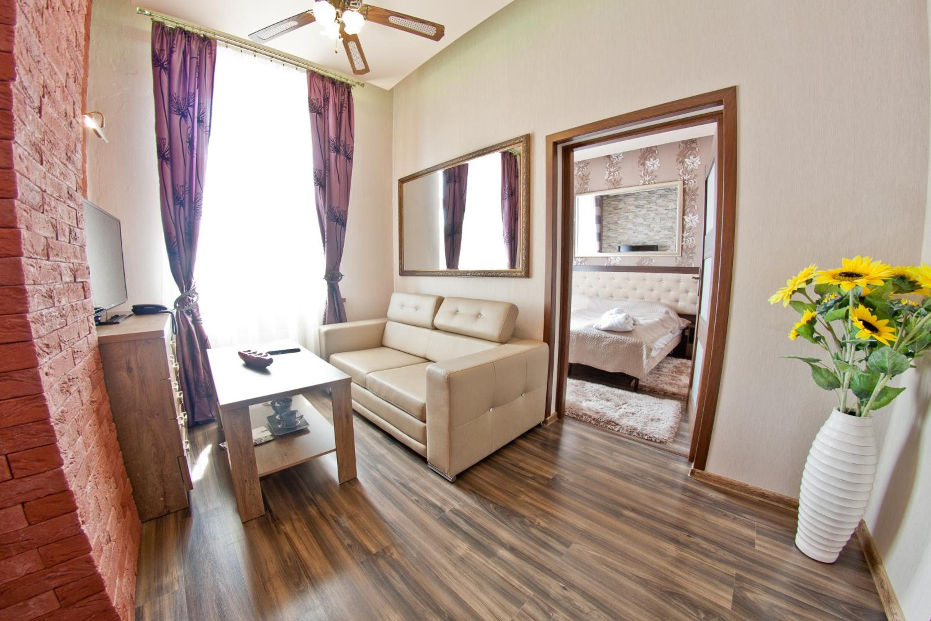 Suite with unlimited access to Roman Terms - Photo 10