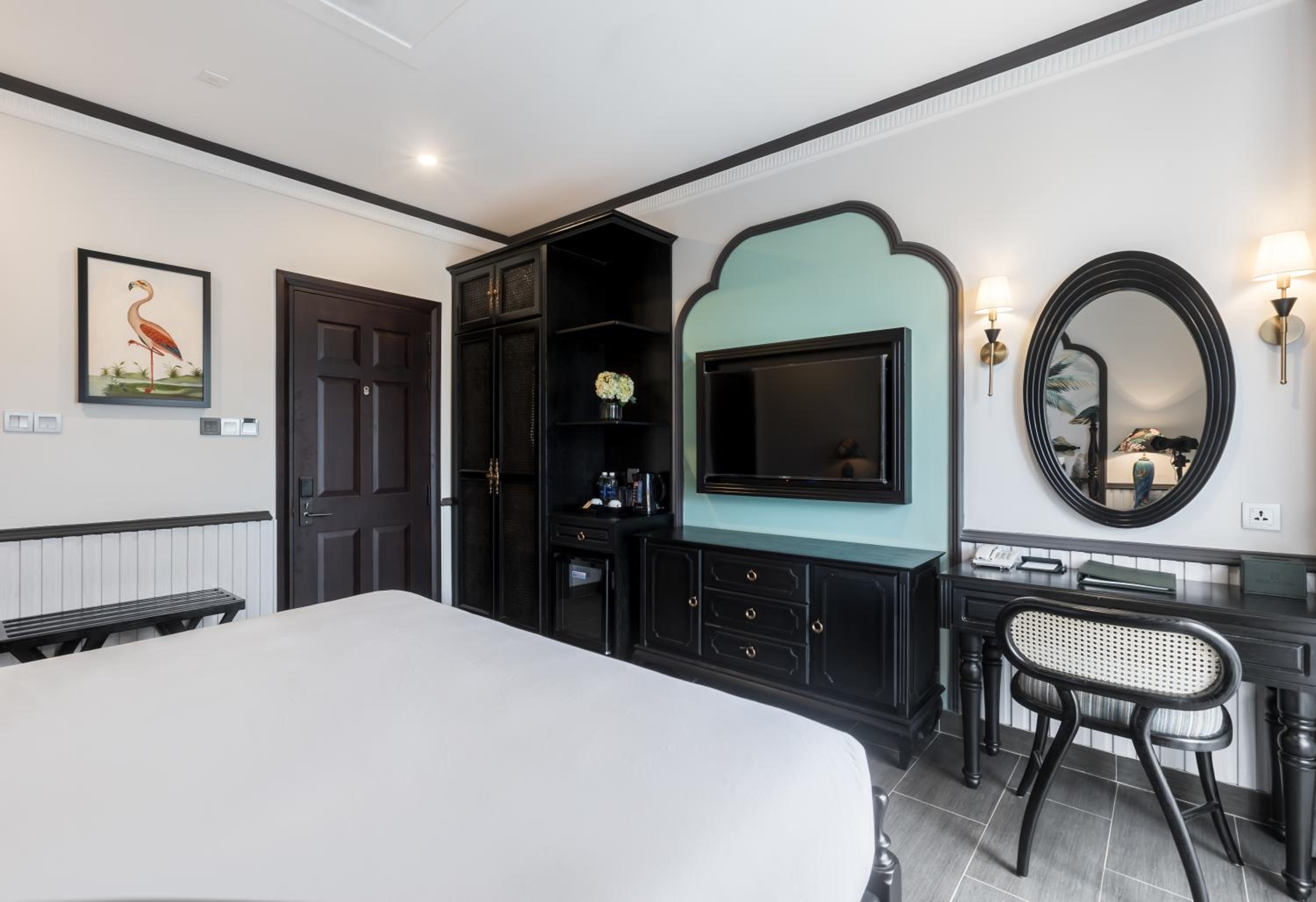 Deluxe Double Room with Balcony - Photo 4