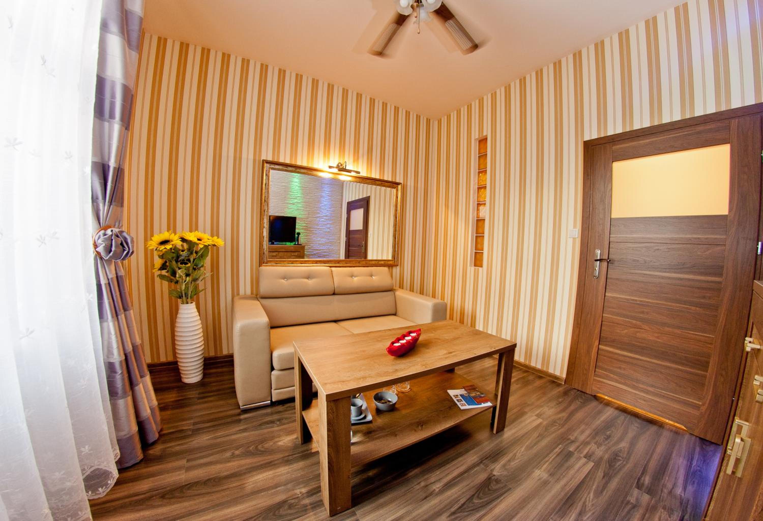 Suite with unlimited access to Roman Terms - Photo 7