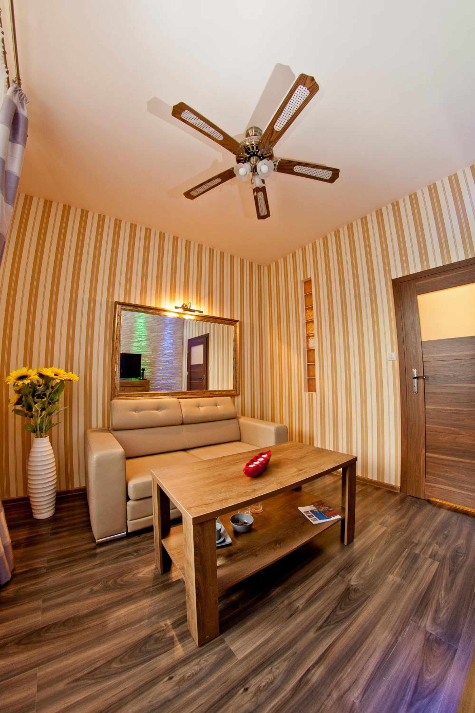 Suite with unlimited access to Roman Terms - Photo 5