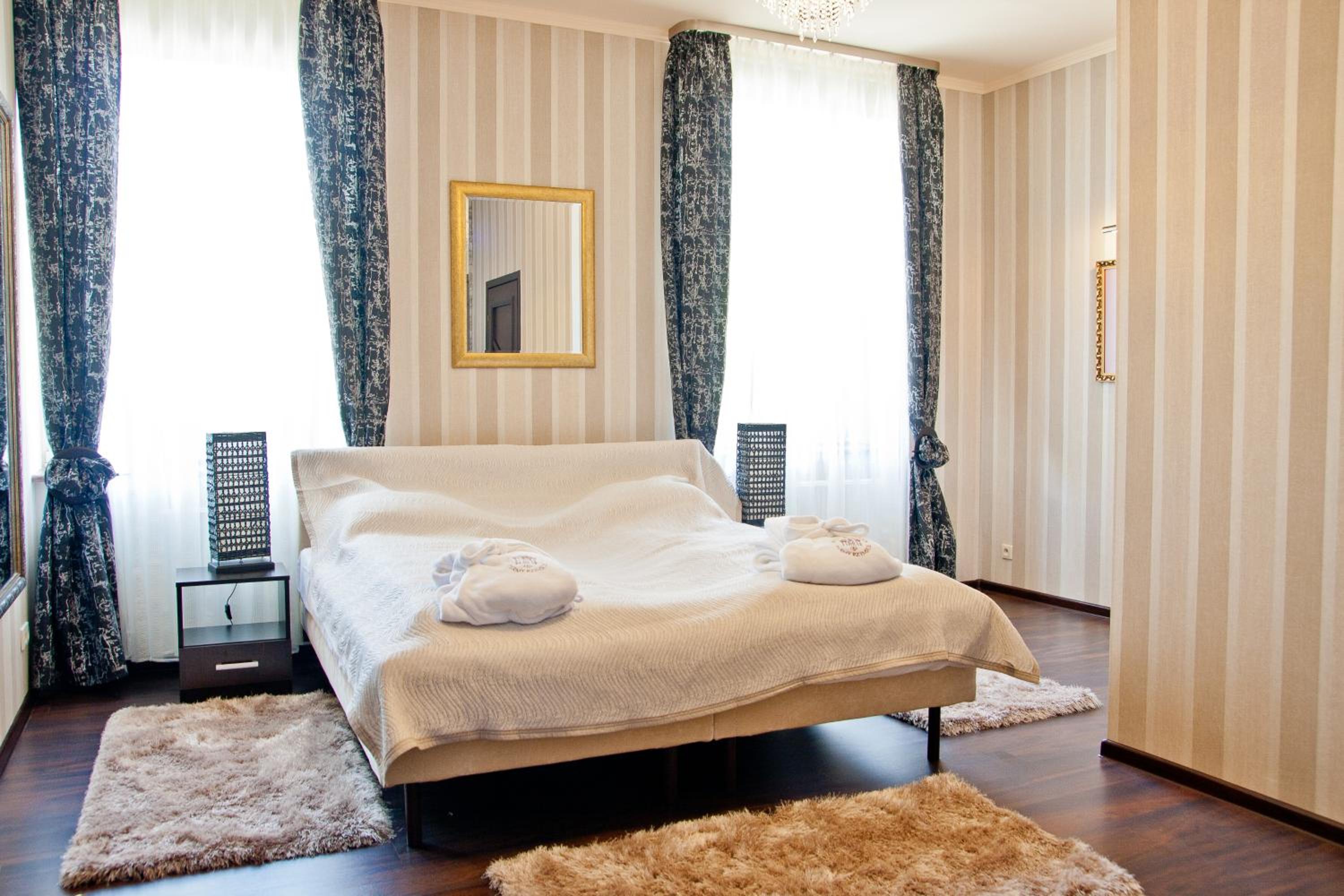 Suite with unlimited access to Roman Terms - Photo 1