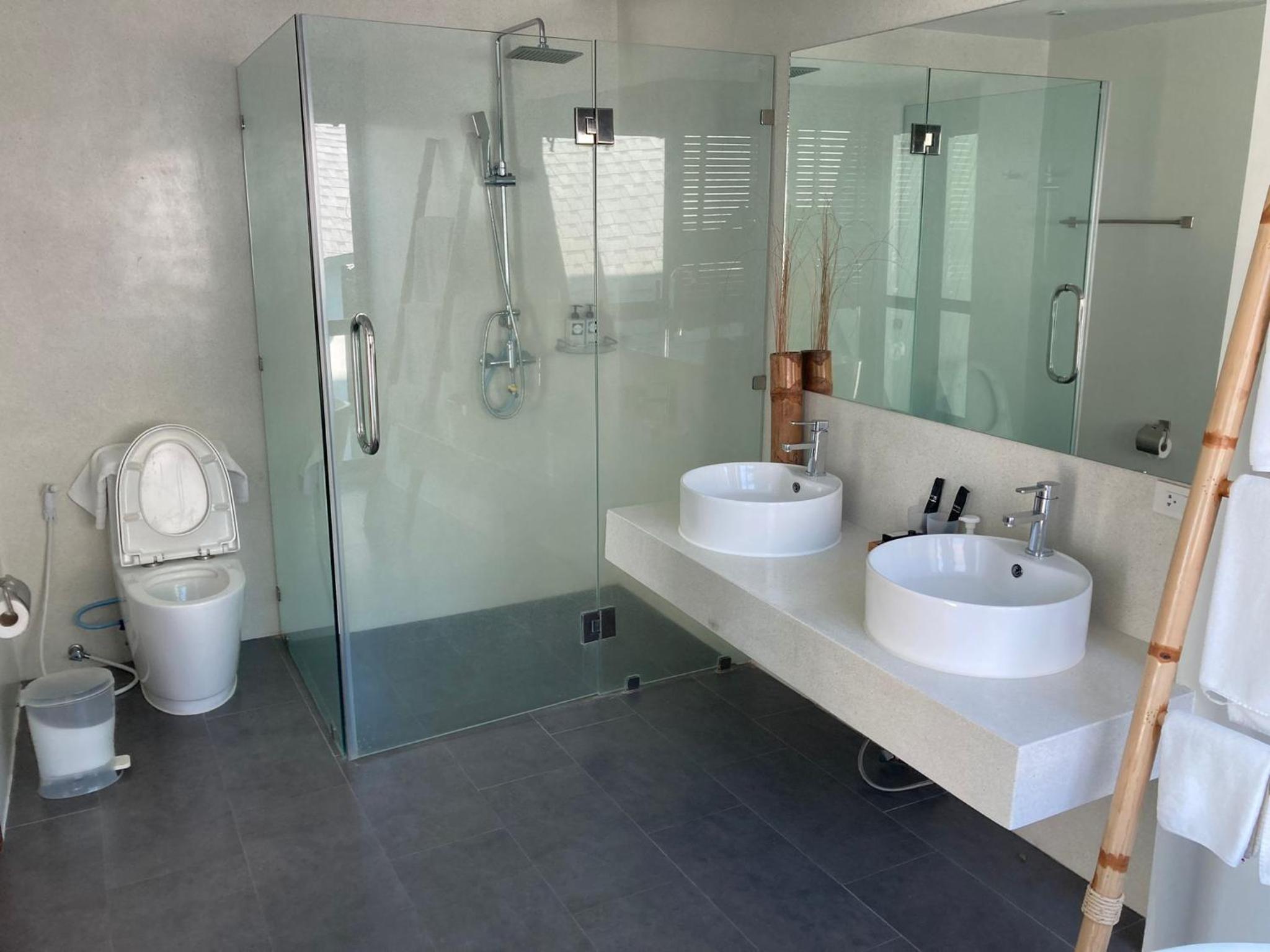 Deluxe Double Room with Balcony and Sea View - Photo 8
