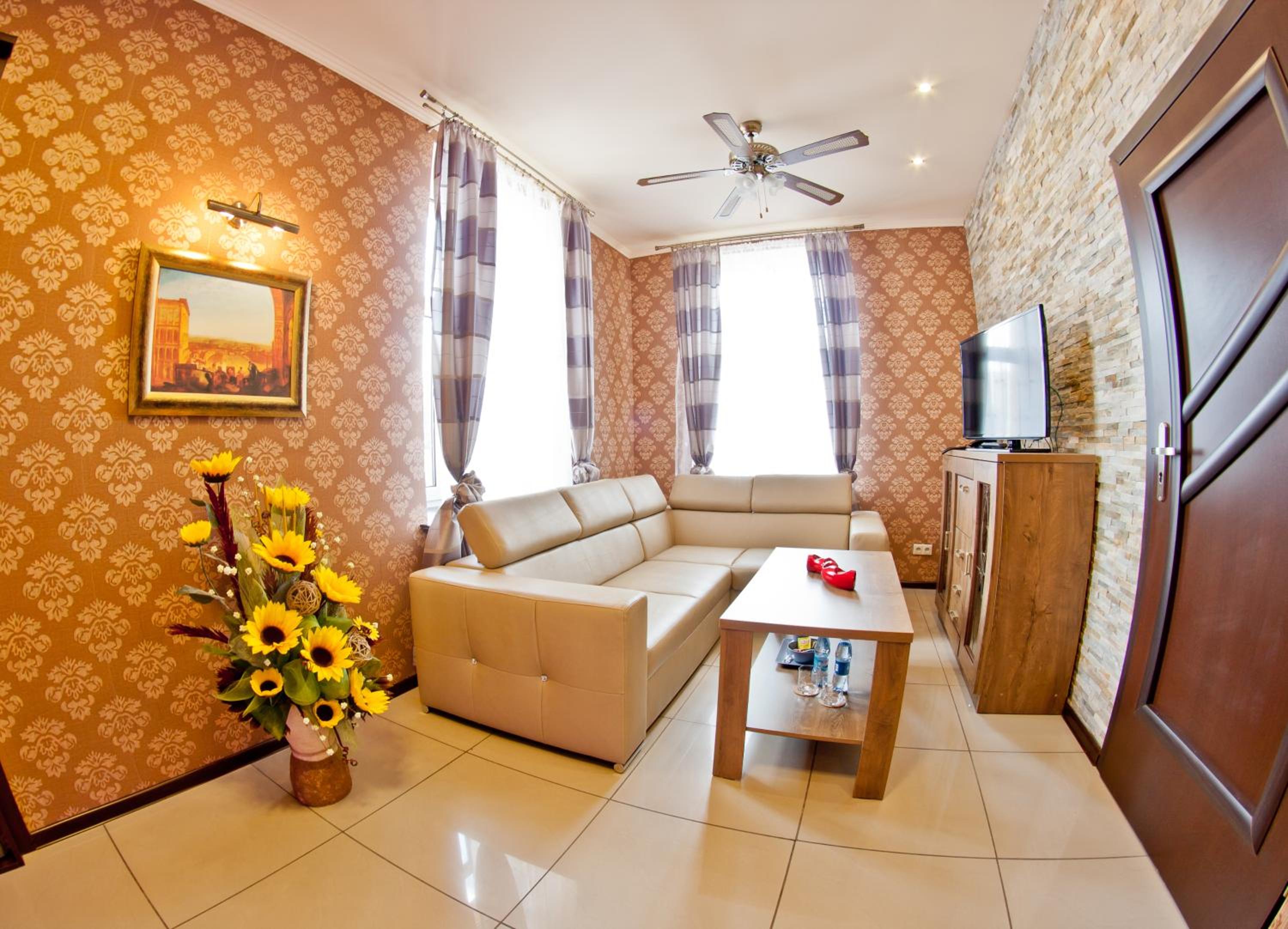 Exclusive Suite with unlimited access to Roman Terms - Photo 1