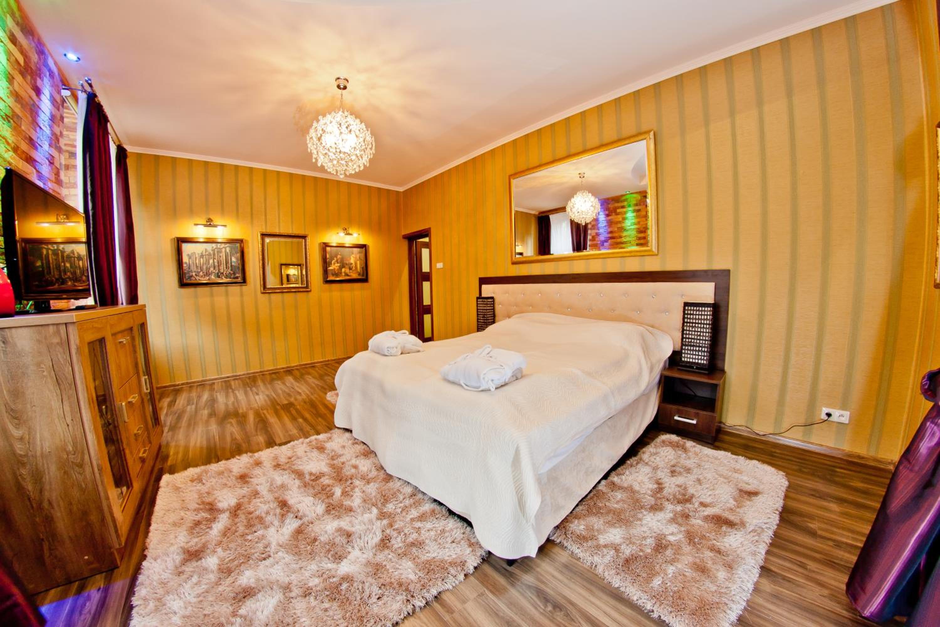 Exclusive Suite with unlimited access to Roman Terms - Photo 6