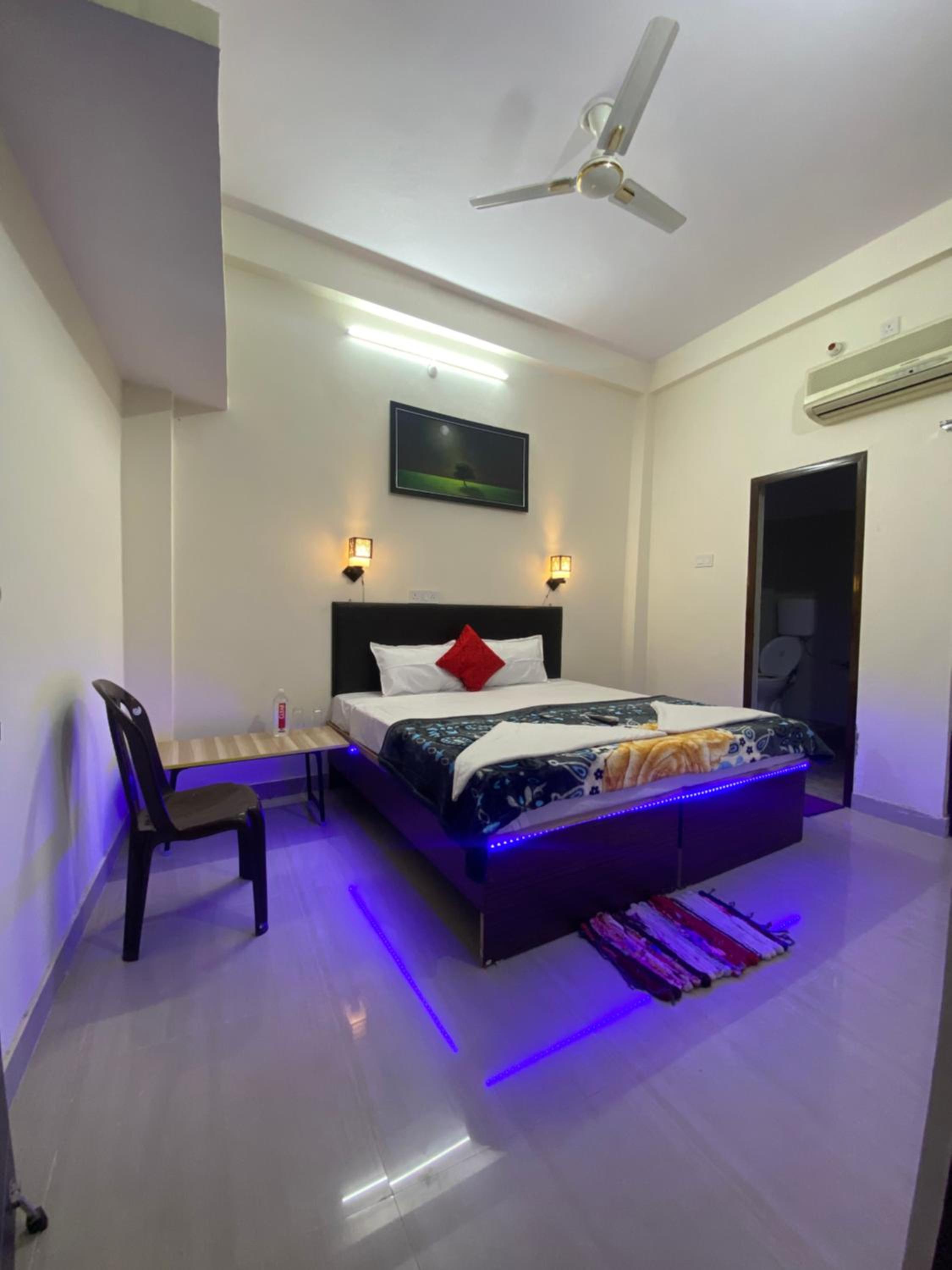 Double Room with Private Bathroom photo 2