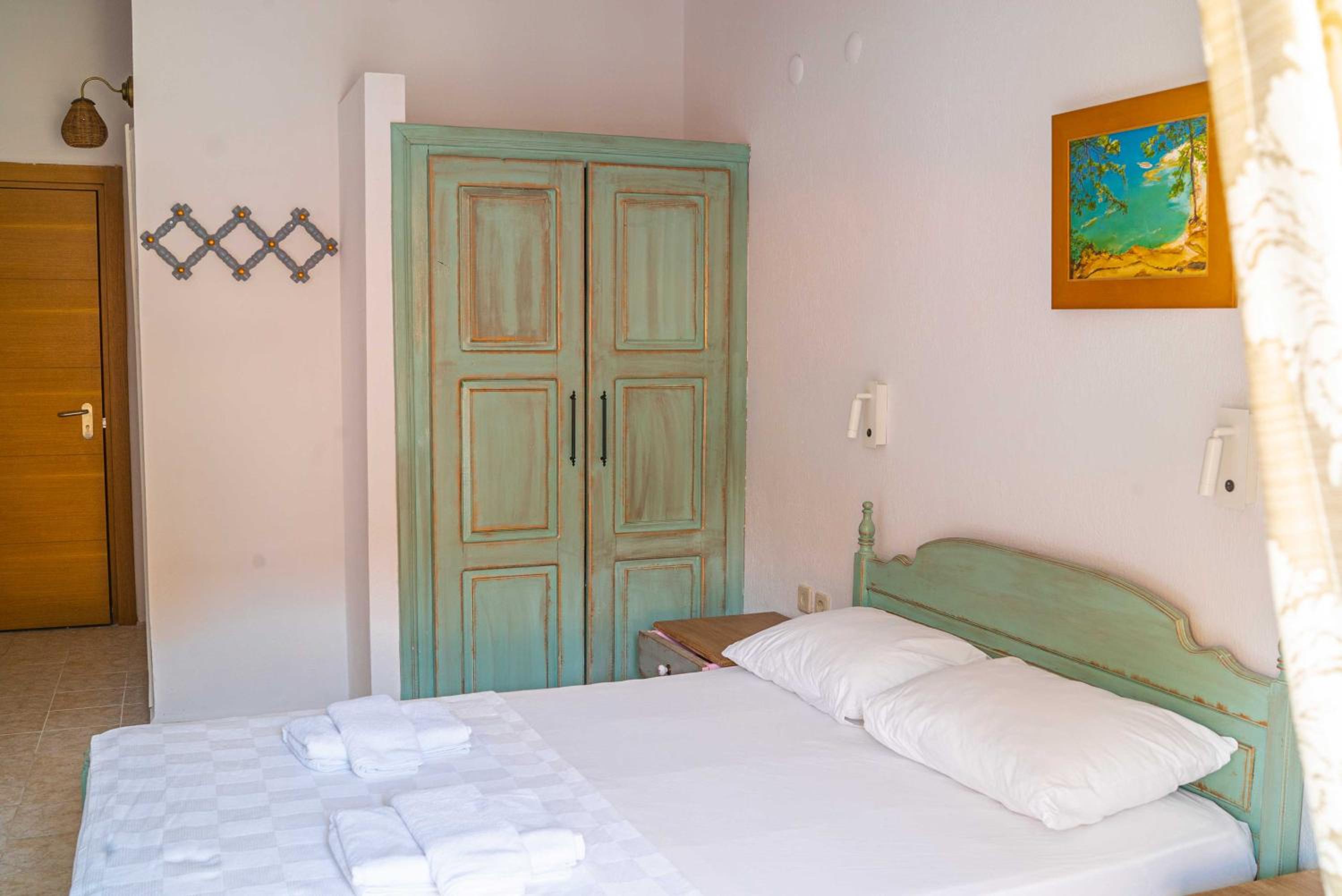 Double or Twin Room with Side Sea View - Photo 1