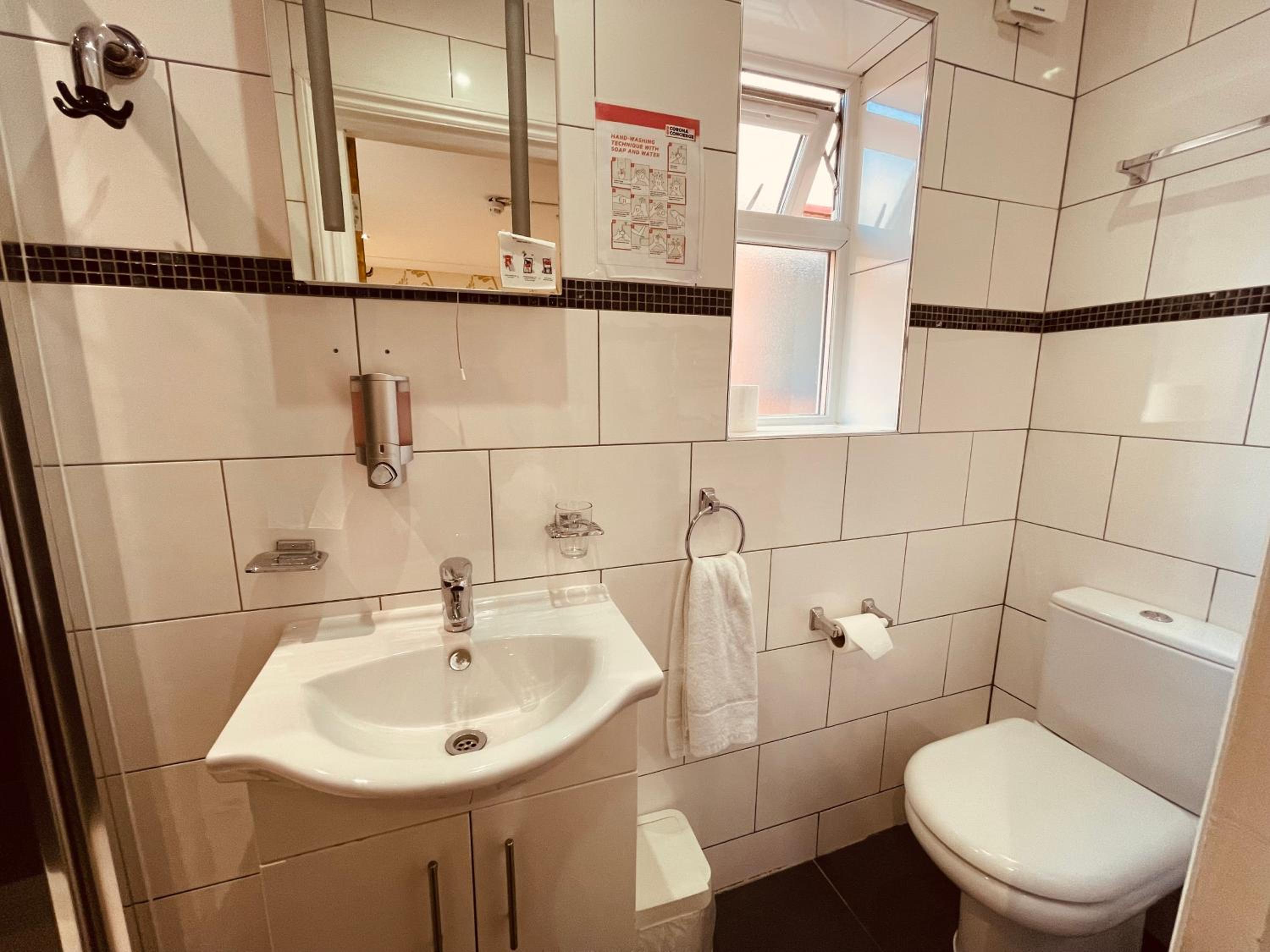 Budget Compact Double Without Window photo 3
