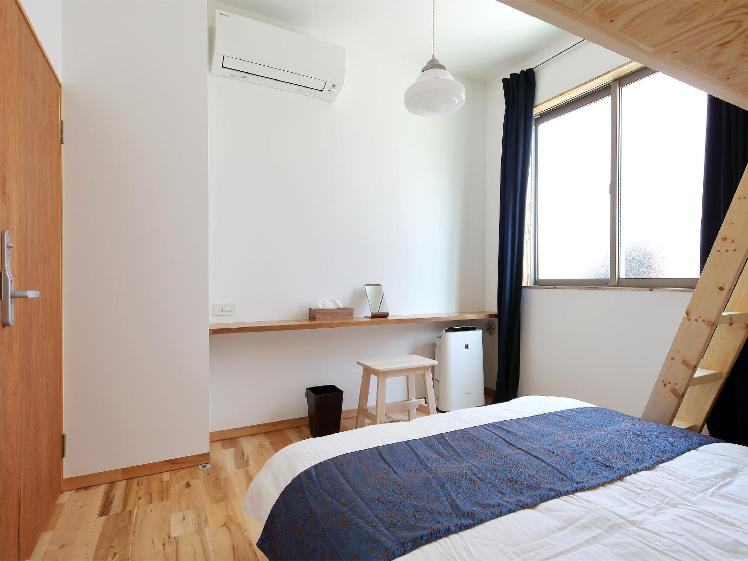 Double Room with Shared Bathroom photo 2