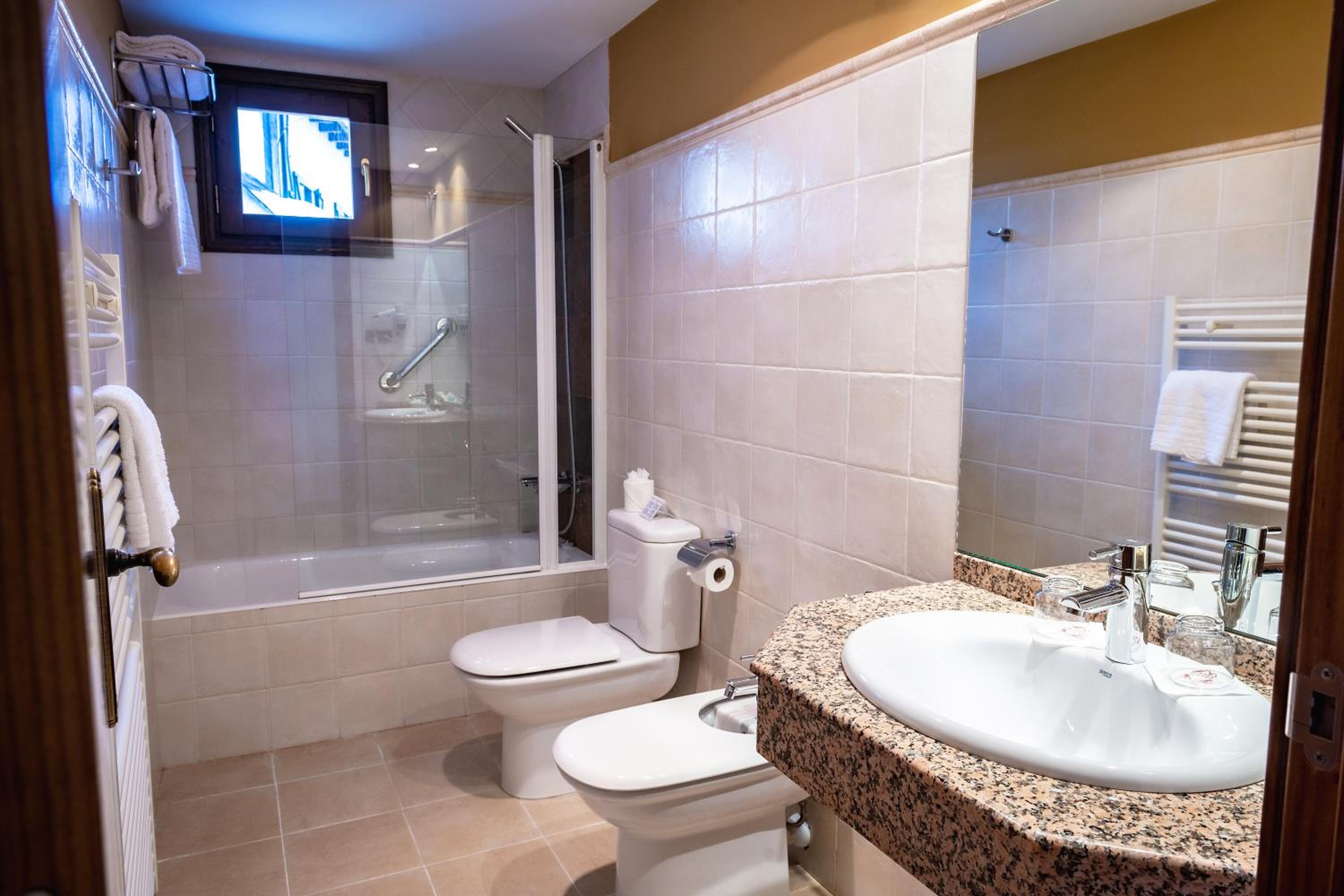 Twin Room with Mountain View photo 2