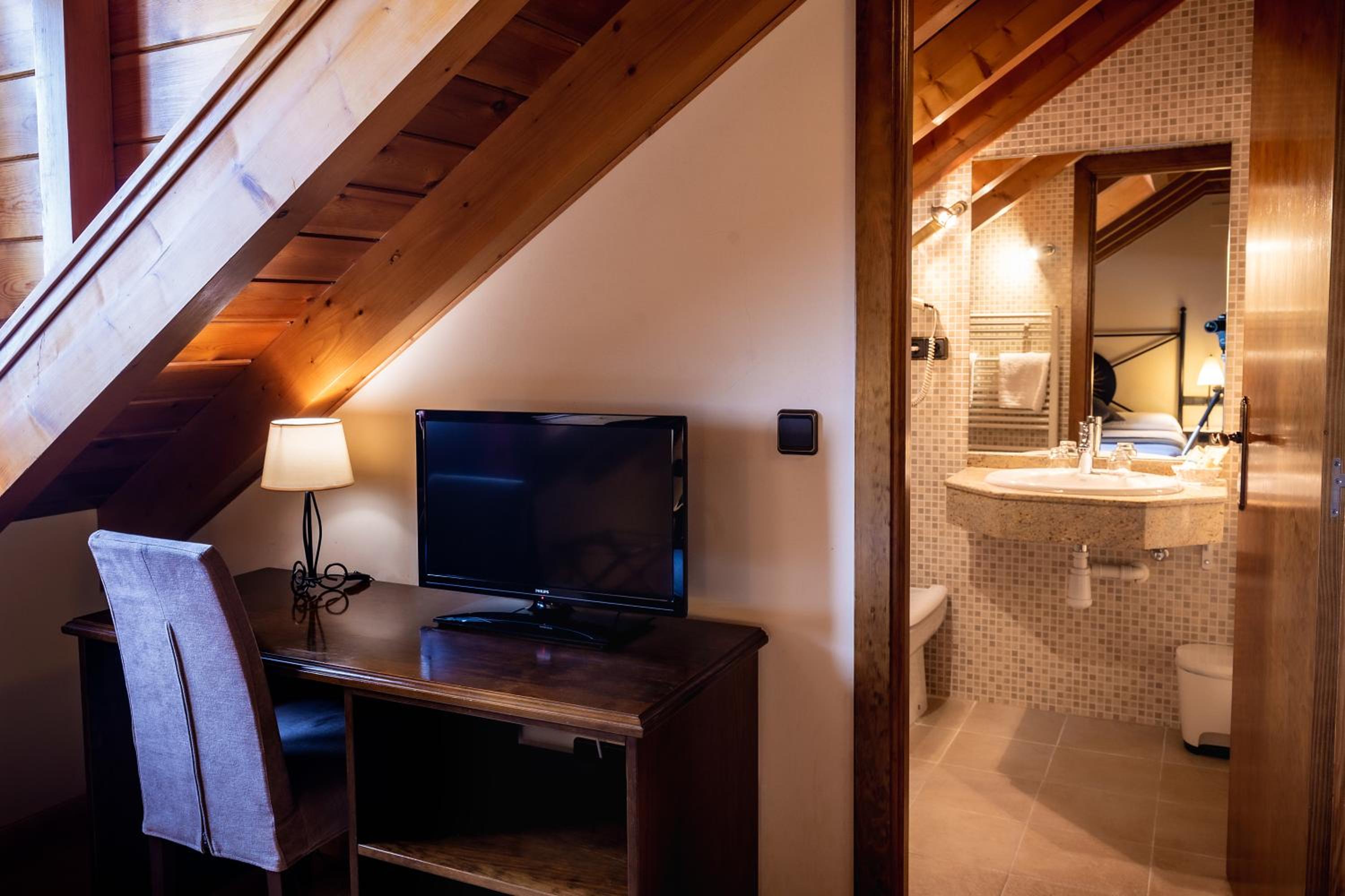 Double Room - Attic photo 2