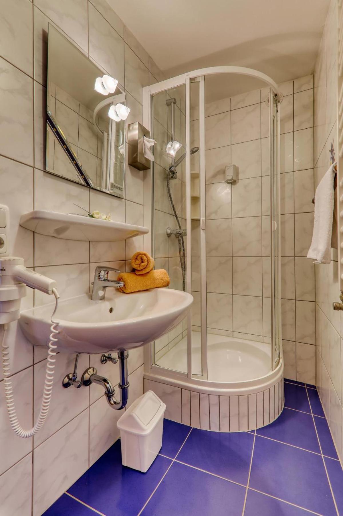 Single Room with Shower photo 2